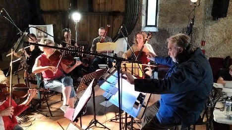Enregistrement album Cantic de Sandra Hurtado Ros et Gérard Zuchetto, au domaine du Bosc (Aude).
#studiodenregistrement
#studioproducson
#sandrahurtadoros
#gerardzuchetto
#trobavox
#troubadours
#prisedeson
#orchestre