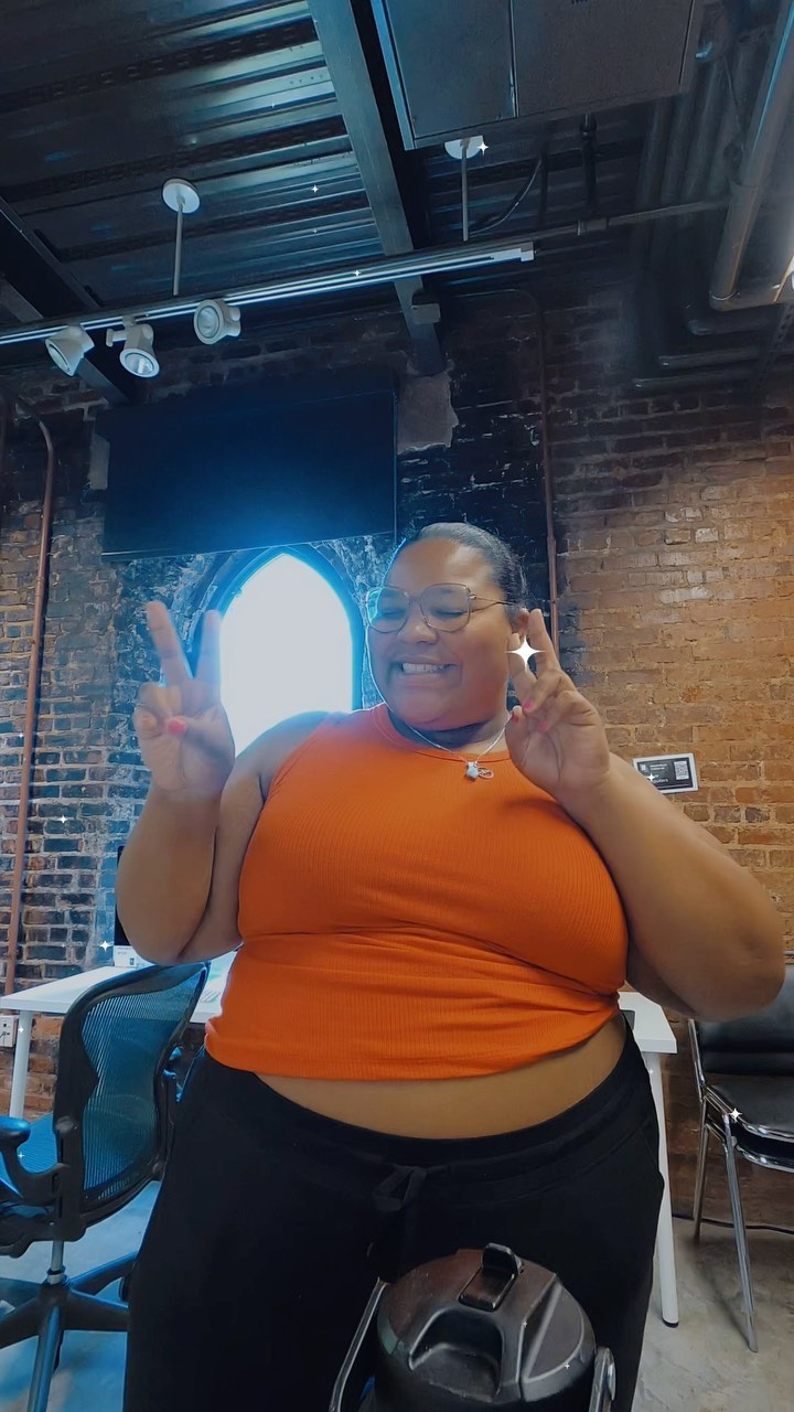 Trying to cut some ventilation holes and testing new things on this piece of vinyl 😊 ! Let’s see what comes out of the rest of this hahaha 🫣