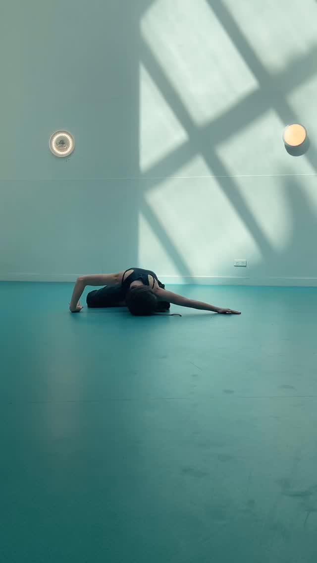 Danse du🦎
#dansecontemporaine #contemporarydancer #danceparis #shoulderdance