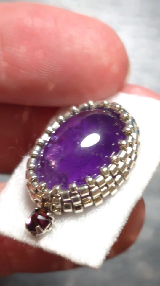 Little bit of process. 😊
Earrings with beautiful amethysts from @rainbowminerals 🙏
#process #earrings #amethyste