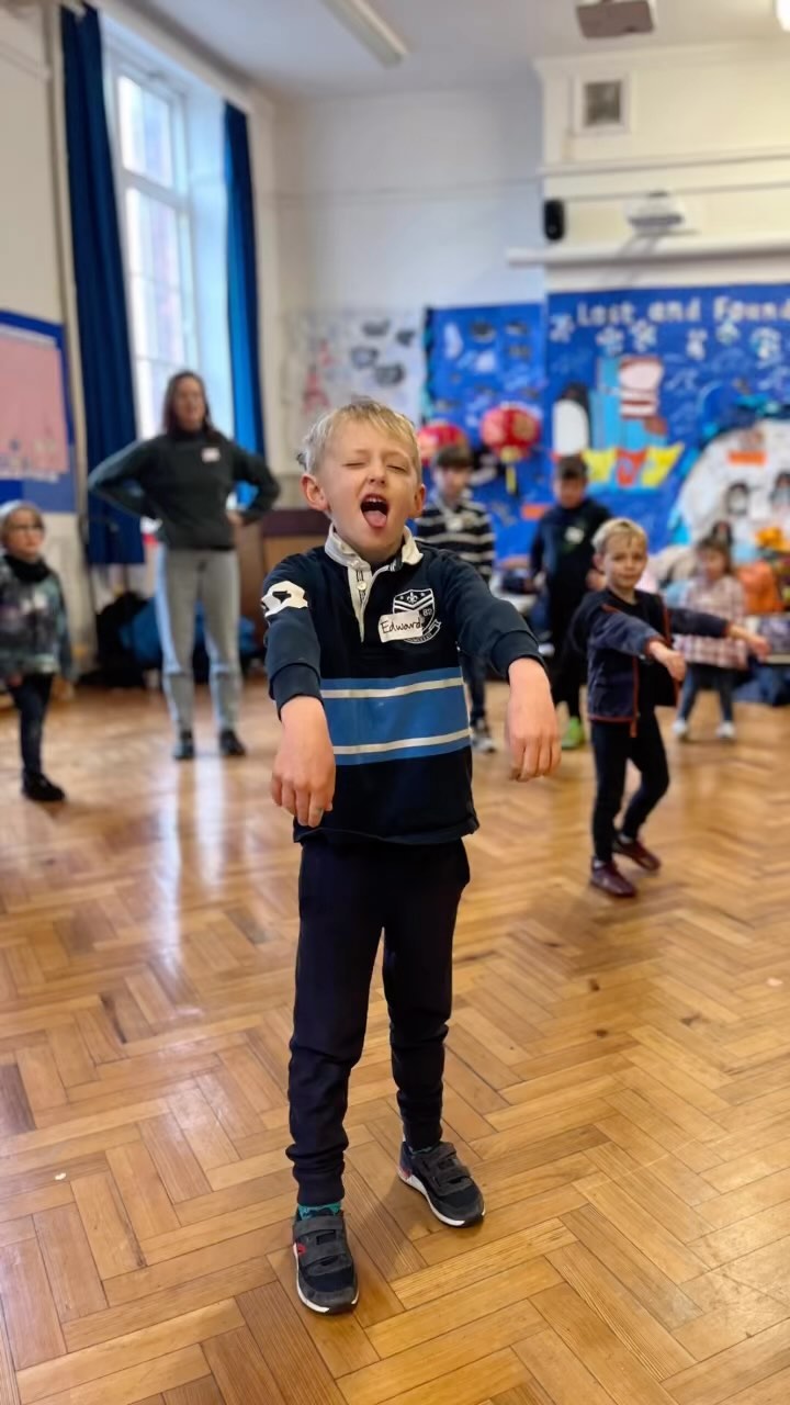 SO. MUCH. FUN 🎊🎉
Today we made gorgeous prints, made our own ball and cup game 🎉 . Being zombies around the room and played the park bench game which is all about trying to make your friends corpse! 🤩🌟🌈🥳💥