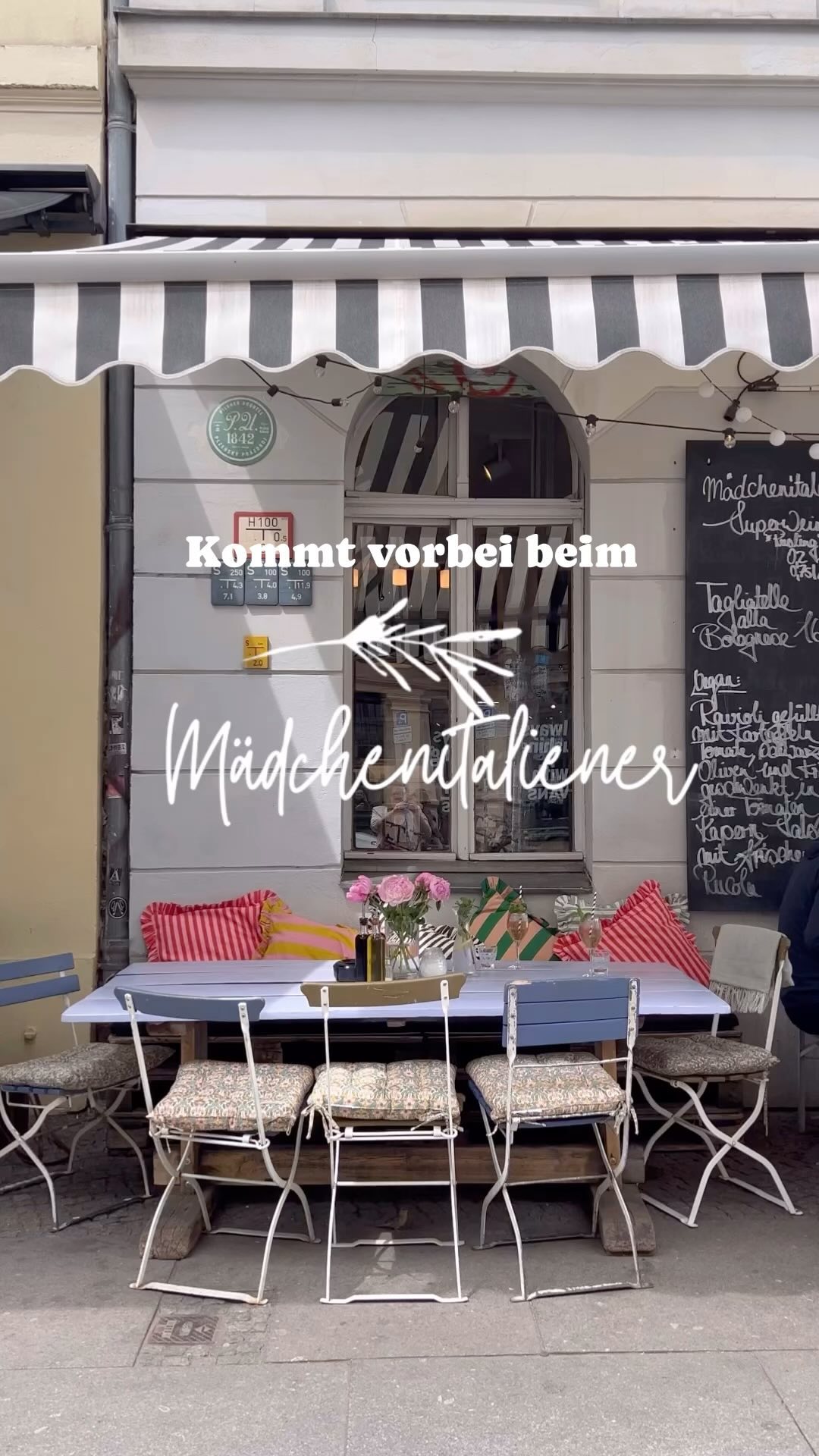 Hallo aus dem Mädchenitaliener – wir freuen uns, wenn ihr vorbei schaut! Hier gibt es leckerste Pasta, unsere eigenen Weine und ganz viel Gemütlichkeit. 😍 Immer Montag bis Samstag von 12 bis 23 Uhr ✌🏼 #mädchenitaliener #restaurant #berlinfood #berlinfoodguide #berlineats #foodberlin #eatinginberlin #italianfood #berlin