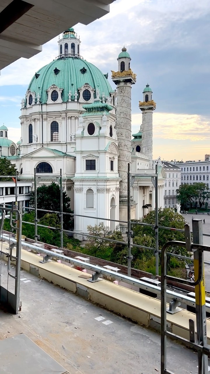 Ich hoffe sehr, dass ich hier noch öfter eingeladen sein werde. Vorallem wenn es fertig ist. Ober mir das neue #wienmuseum, unter mir das alte. Und dazwischen diese atemberaubende Restaurant Location!
#vienna #ilovevienna #kultur #geschenkstoff