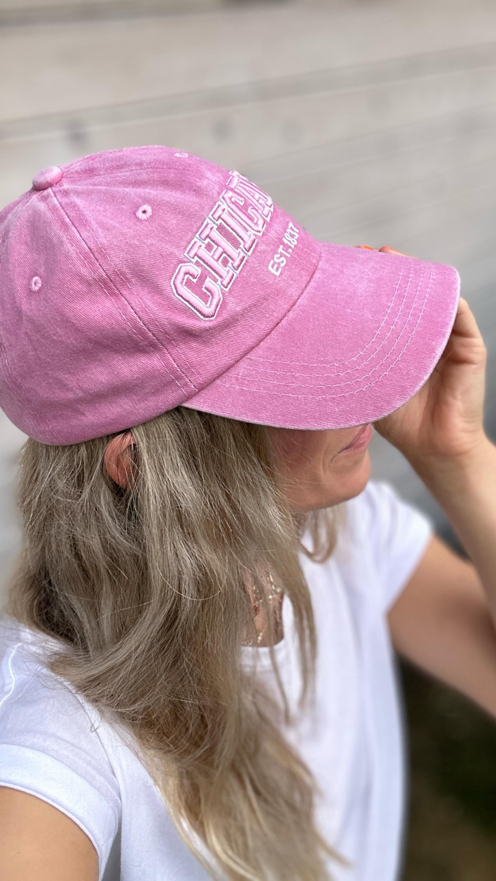 𝗚𝗥𝗢𝗦𝗦𝗘 𝗖𝗔𝗣-𝗟𝗜𝗘𝗕𝗘 🩷 Endlich sind die ersten Caps im Lager angekommen. Wir eröffnen mit dieser Candy-Colour-Happy-Cap. Super weicher Denim, Riegel auf der Rückseite und perfekte Farbhöhe.
Seid Ihr auch solche Cap-Fans?
𝗝𝗲𝗮𝗻𝘀 𝘂𝗻𝗱 𝗧-𝗦𝗵𝗶𝗿𝘁 𝗳𝗶𝗻𝗱𝗲𝘁 𝗜𝗵𝗿 𝗲𝗯𝗲𝗻𝗳𝗮𝗹𝗹𝘀 𝗶𝗻 𝘂𝗻𝘀𝗲𝗿𝗲𝗺 𝗦𝗵𝗼𝗽.
#cap #capi #caps #capgirl #summercap #nexttokate #hat #accessories