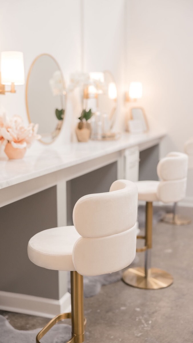 We love when both partners are involved in the wedding planning process but some tend to take a back seat, in part, because they just may not be sure of WHAT they can do to help! Here’s a list of a few easy to manage ways to help support your soon-to-be with wedding planning tasks:
.
1. Help establish the budget
2. Creating the guest list
3. Getting guests addresses
4. Reminding groomsmen to order their suits
5. Help finding/contacting vendors
6. Tracking payment deadlines
7. Communicating the wedding schedule with family
8. Arranging wedding night transportation
9. Booking honeymoon travel
10. Help writing thank you cards