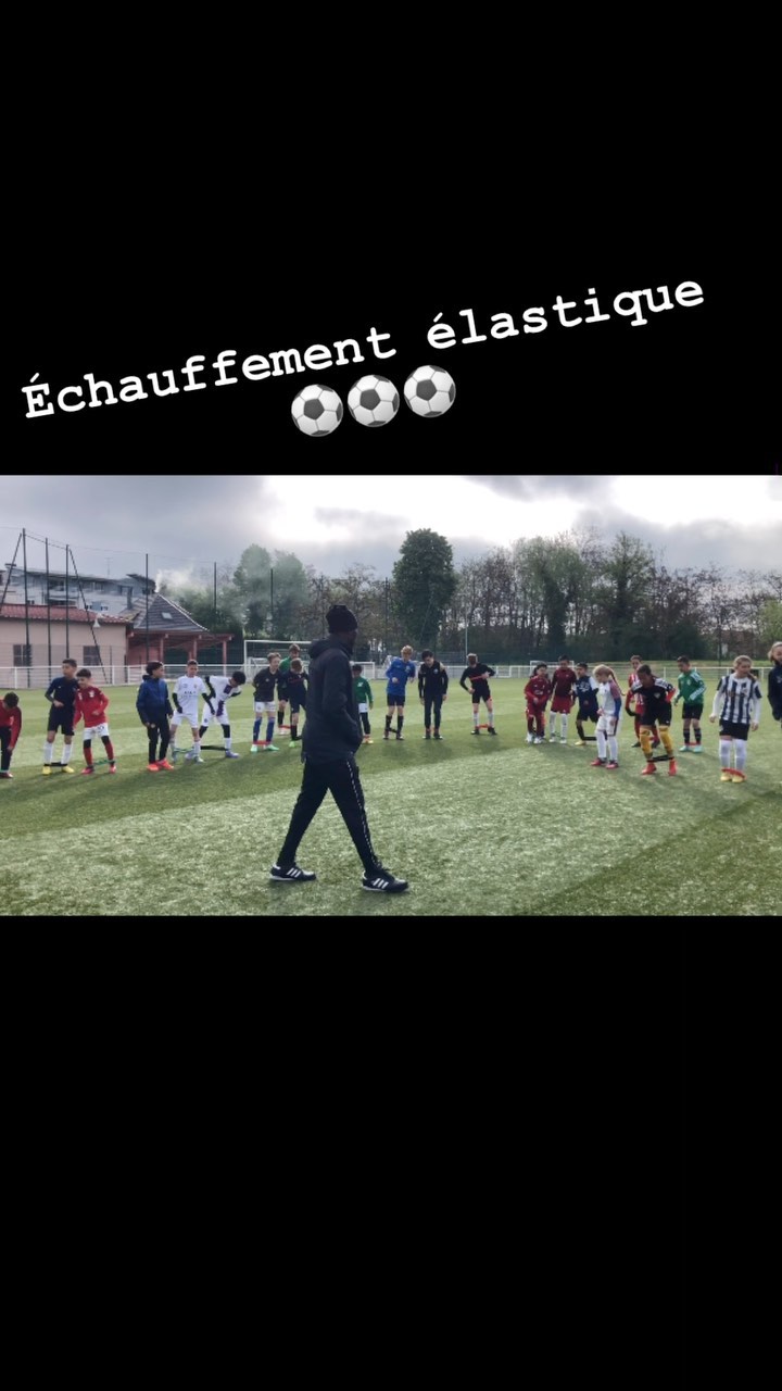 Échauffement élastique avant séance 💪🏽⚽️⚽️⚽️#renforcementmusculaire #football #stagefoot #stagesamodjisport #samodjifootball