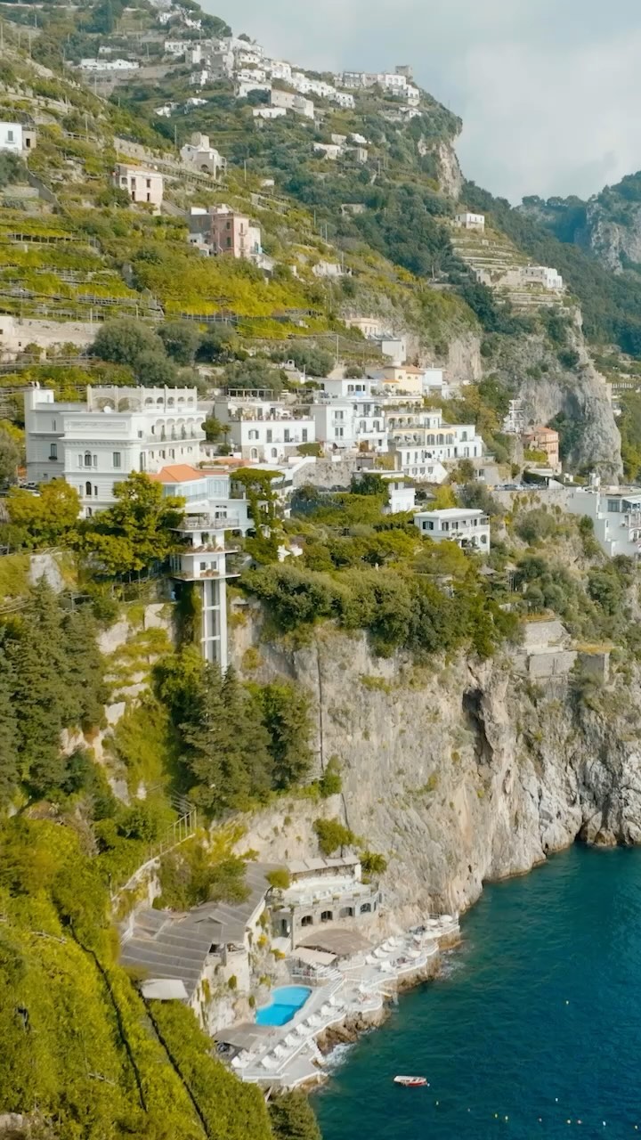 🇮🇹
@kav flying the Mavic 3 Cine in the Amalfi Coast on his honeymoon with @lesleyannemurphy staying at the @hotel_santa_caterina
Using the @tiffencompany Mavic 3 filters - ND16/PL
•
#Italy #amalficoast #hotelsantacaterina #Amalfi #southernitaly #love #travel #travelreels #italian #coast #beautifuldestinations #wonderful_places #dronegear #tiffen #dji #aerialphotography #aerial #cinematography #travelblogger #travelgram