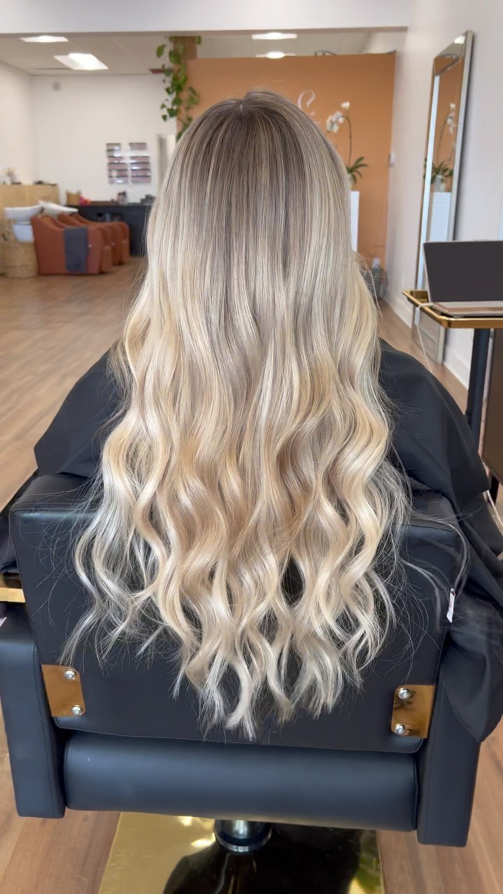 ✨ 22” Extension Install + Beautiful Buttercream Blonde ✨ This custom color is pure perfection! The soft root melt adds a touch of magic, creating the perfect lived-in blonde with bright pieces in the front! Interested in custom, natural sewn extensions? Book your constellation now with Kirsten! Or treat yourself to a fabulous custom color appointment that you’ve been waiting for!
Love the look? Ask for:
🌸2 rows of 22” extensions ✨Buttercream blend & Root melt
👉🏼Bright money pieces
Hair by @kmb_styling
Head @mellindahl