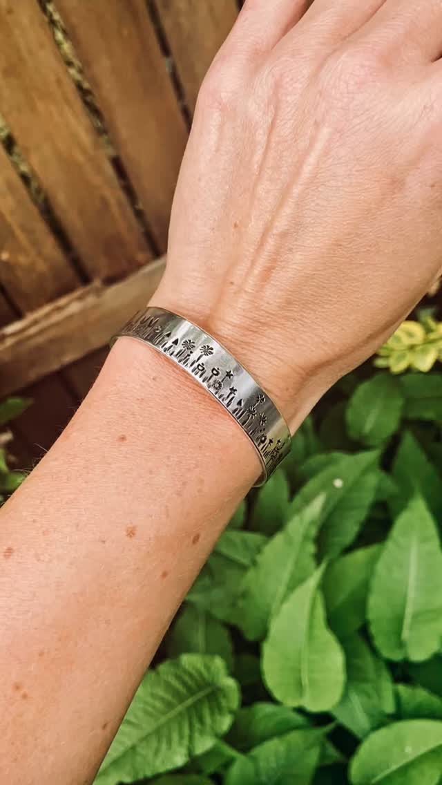 Today I finished the first ‘Magic Garden’ cuff of this year! These are so popular over the Summer months, and I LOVE making them! As each garden is stamped leaf by leaf, every one will be different to the next. It is your own wild meadow, grown from the seeds upwards, just for you 🌱
This is a beautifully chunky piece of solid Sterling Silver, given a sprinkling of magic with its hand-stamped whimsical garden!
Beautiful hand-crafted jewellery, by @magicinthegrass