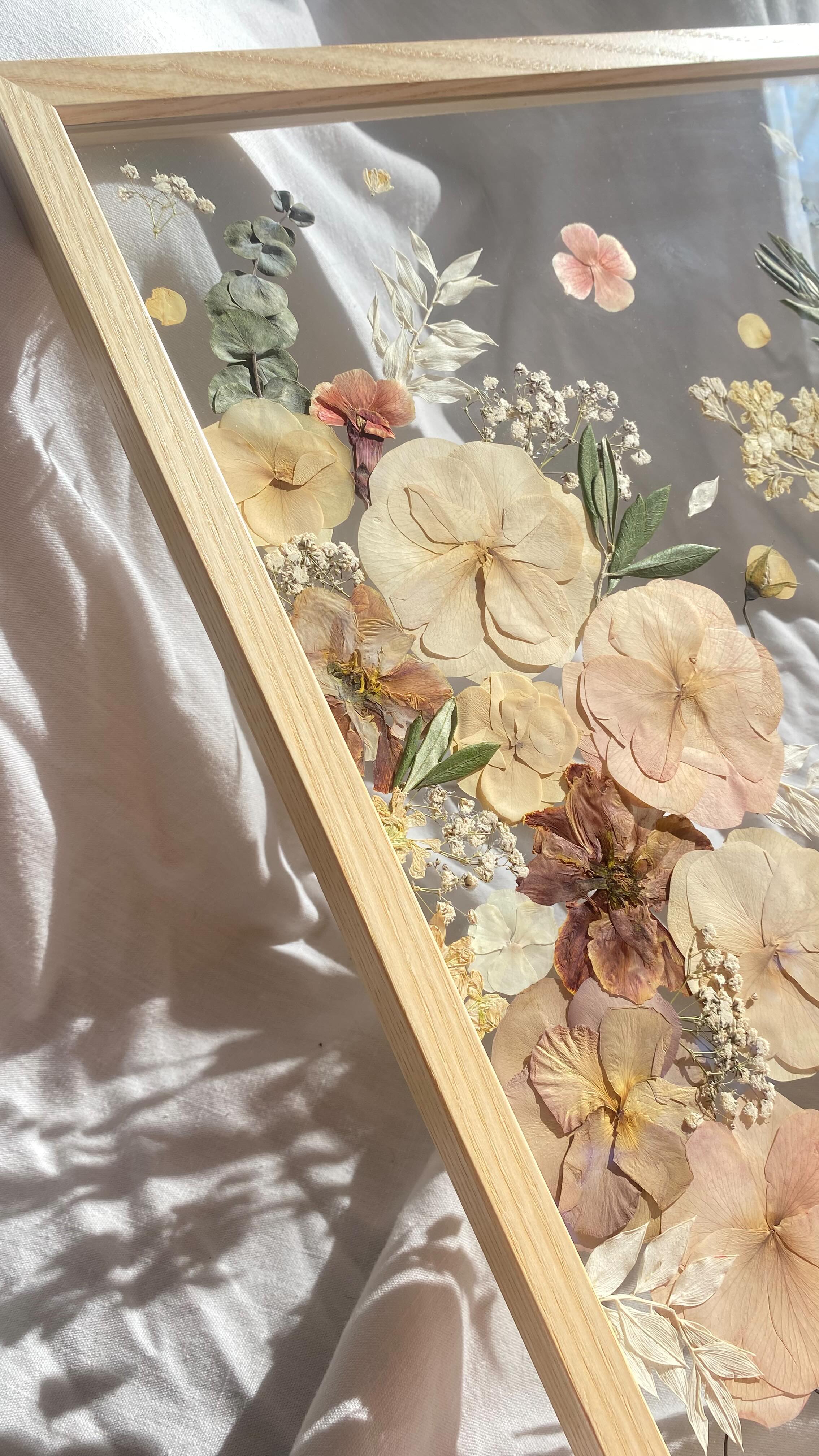 A portal back to the most special day of your life.💍💒
Kinsey’s wedding bouquet preserved for a lifetime in a custom made 16x20 inch hardwood double glass frame.
#floralpreservation #flowerpreservation #floralart #customart