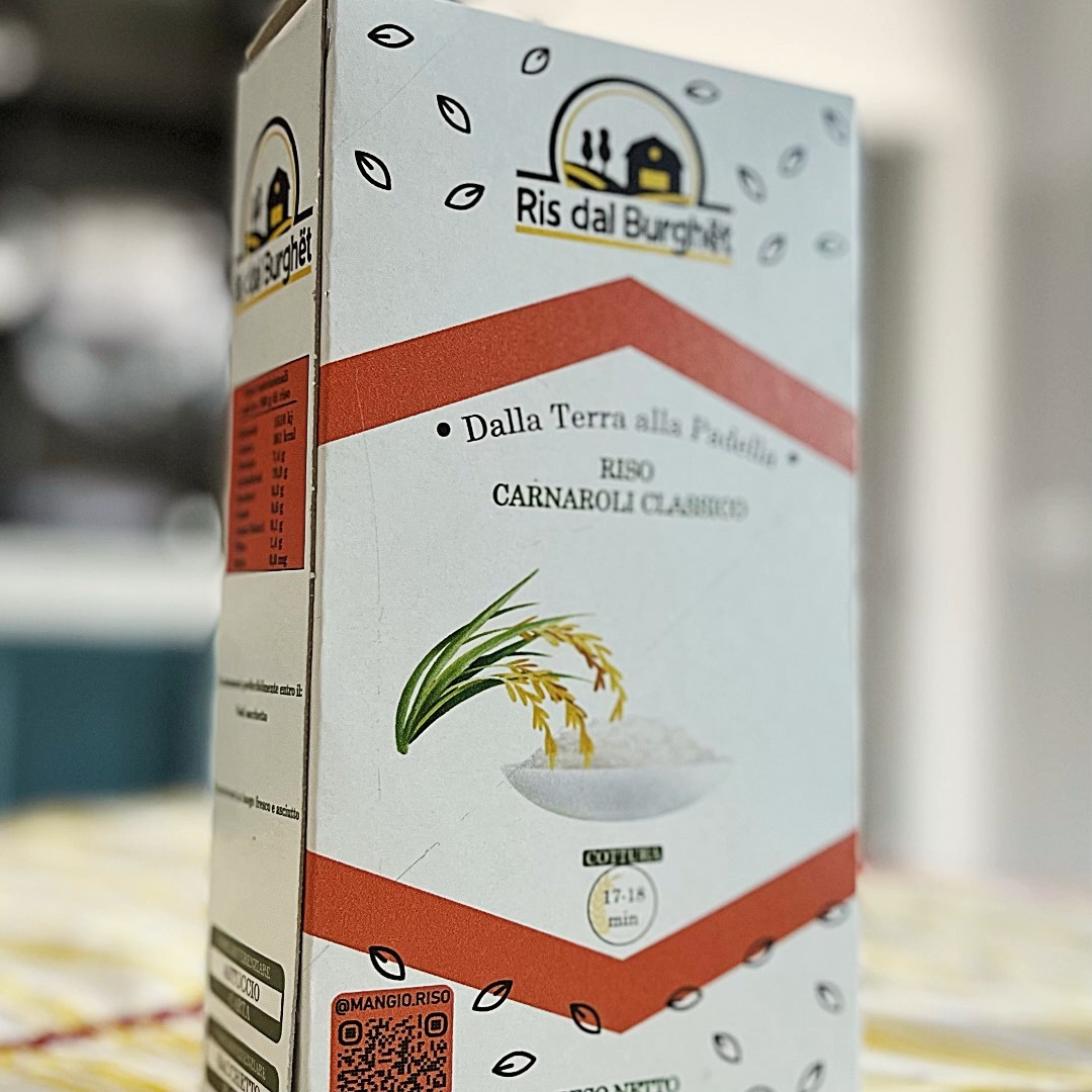 "Dal nostro campo direttamente alla tua padella! Il nostro riso è coltivato con passione e prodotti naturali per offrirti un sapore autentico. Scopri il gusto della qualità! 🌾🍚 #DallaTerraAllaPadella #RisoDiQualità #ProdottiNaturali #CucinaGenuina #Sostenibilità"