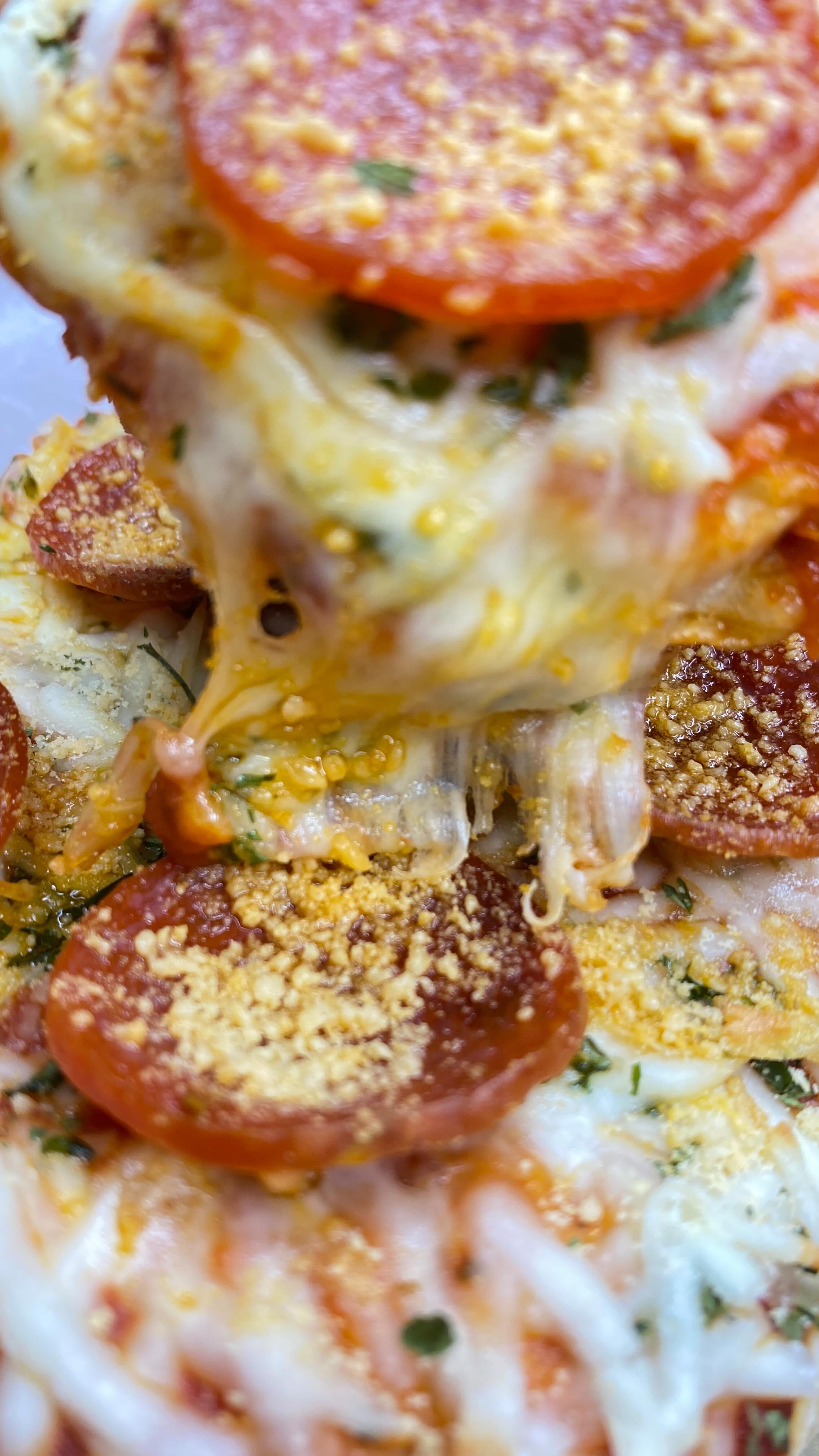 17 days until Christmas! 🥰🎄
LOL so when I made that candy cane pizza crescent the other day, it was gone in seconds and i’m like dang i want to make another one but didn’t have anymore crescent dough and sure didn’t feel like making any. SOOOO I saw these hawaiian rolls and got busy! Had to share with you guys because this was just too simple and tasty to keep to myself. I DEFINITELY recommend going for it. 🥰 You could also fill this with your own toppings, without pepperonis, etc., super simple and easy to get creative with.
#chefbmo #christmascountdown #christmas #pizza #detroitchristmas #christmasfood #michiganfoodie