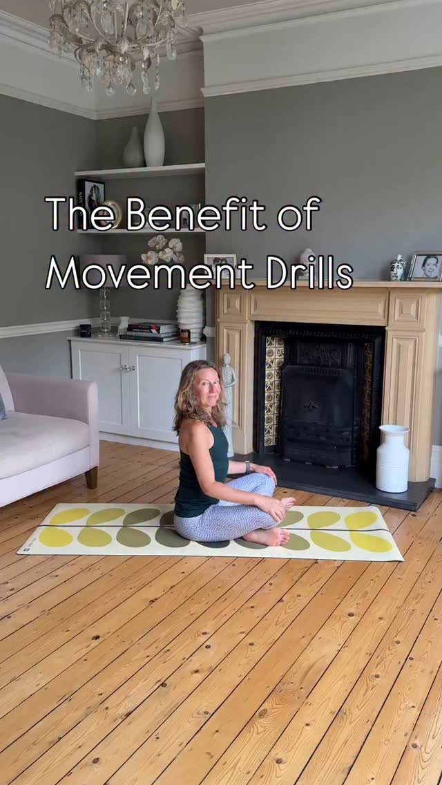 “Celebrate your body’s aliveness, power, beauty and pleasure.
Feel your edges and welcome the grace and the grit of this one magnificent life.”
Camille Barrios
Words to mull on as we move through Thursday….with a hip mobility and strengthening flow.
It is one thing to explore movement drills to help/compliment our asana practice but how might we add these to our flow/yoga practice? And why?
Try this👇
. Start seated in Sukhasana
. Move one leg back into 90/90
. Lifting the ankle and knee and exploring inner and out hip mobility and strength.
. Forward fold … this short flow helps explore hip mobility and is a useful way to not just help navigate movement into asanas such as Kapotasana but great for runners/to address tight hips from driving/sitting! Exploring our edges….its a good one.
Enjoy …if you try this. Don’t forget to tag me. I would love to see your variations/versions. Where might you flow to next? 👇 Inspire me!
@suzyreading @themovementjourney @beahappyamy @jennaowenyoga @jennirivett_fitness @laurenupsidedownorsideways
Stunning mat @yogi.bare
Code LORNAF15 for a discount
#mindfulmovement #movementpractice #moveyourbody #hipmobility #movementmedicine #yogadrills #londonyogateacher