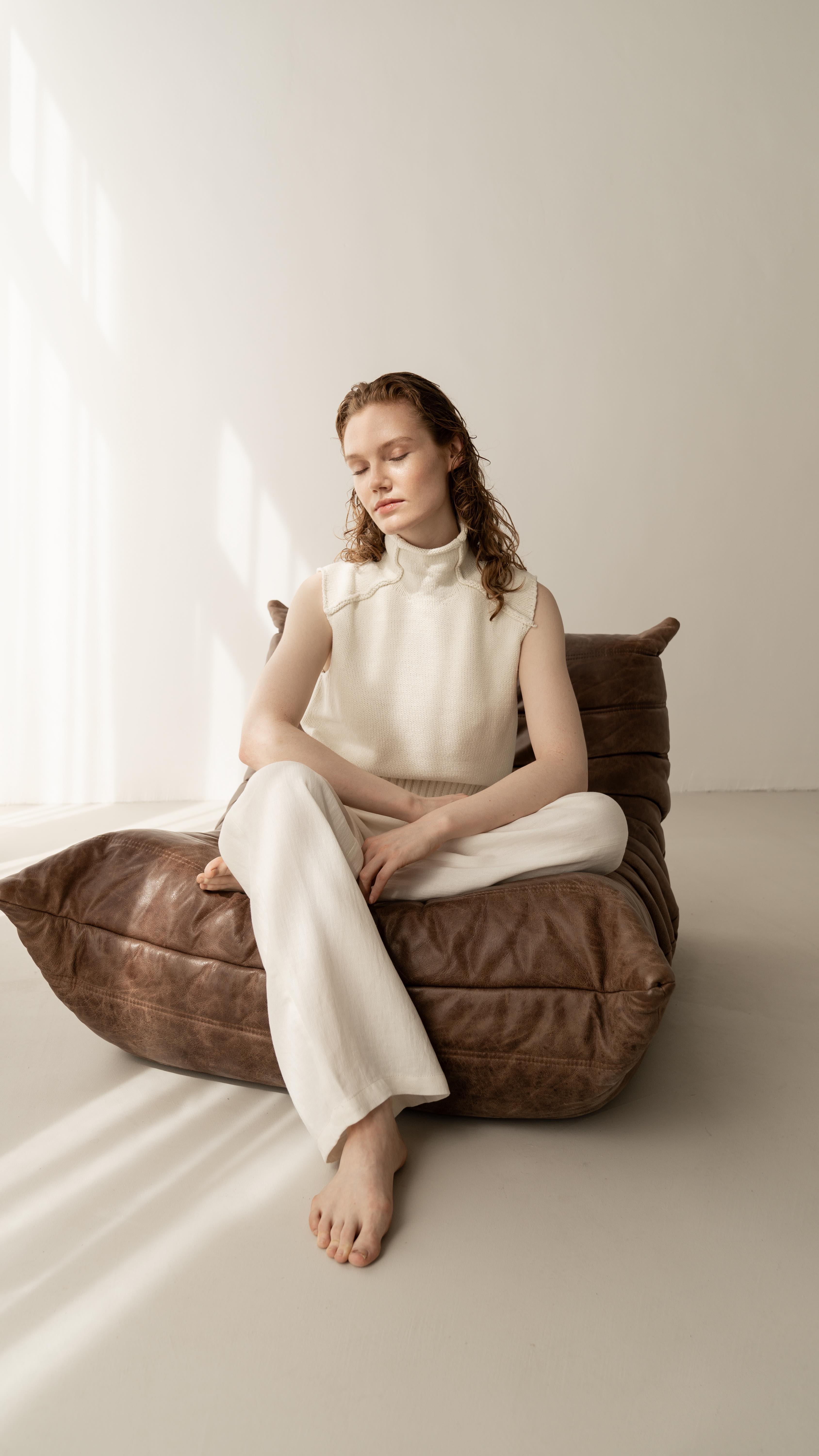 Thanks for the amazing feedback so far ♥️ We love to see how much you love our Lounge Studio.
Model @jona.citrona / @mirrrsmodels
H&M @annika_jeck
Video @lauralindenmann
#fotostudio #fotostudioberlin #berlinstudio #interior #interiordesign #loftstyle #loftinterior #loft #daylight #designinterior #togo #togosofa #togochair #togolounge #ligneroset #camaleondasofa #naturallightphotography #beigetones #beigeloft #loftberlin #berlinlofts #rentalstudio #rentalstudioberlin