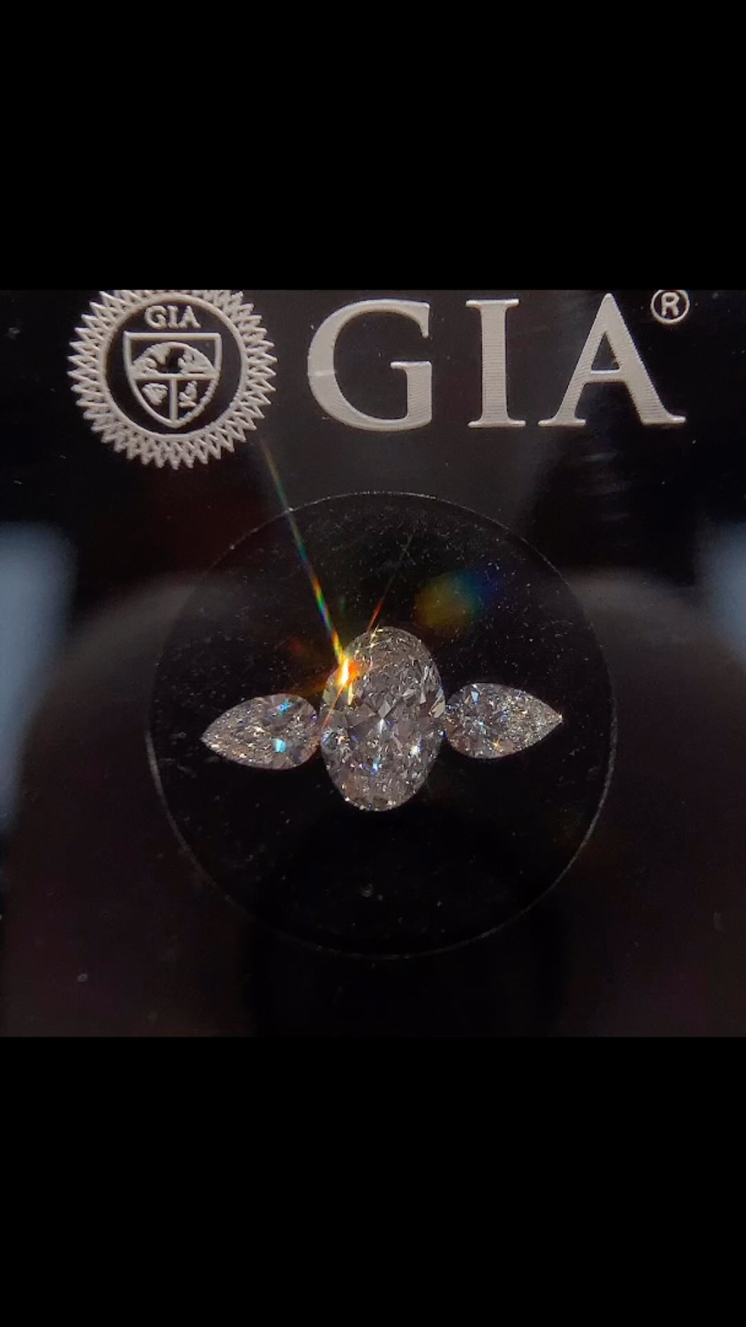 Three day catch up incoming!!
Day 10 of our Advent Calendar or Jewellery and Gems showcases our natural diamond sourcing service.
Looking to buy a diamond gift but not sure of the design the recipient would like?
Why not gift beautiful loose GIA graded diamonds?
Then you can return in the New Year to have a bespoke piece of jewellery made around the diamond that you gifted.
#mundieandson #diamonds #loosediamonds #gia #giadiamonds #bespokejewellery #bespokejewellery #glasgow #glasgowlife #glasgowdiamonds