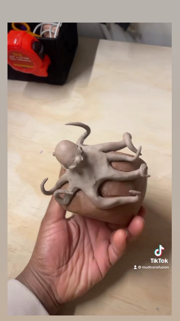 pinch pots + tortoise box
•
•
•
•
•
•
•
•
•
•
#clay #clayart #pottery #potter #ceramic #ceramicart #darkbrown #whitestoneware #functional #tortoise #octopus #whaleshark #treefrog #oystermushroom #nyc #nycart #art #artist #artistsoninstagram #potterofinstagram #ceramicistsofinstagram