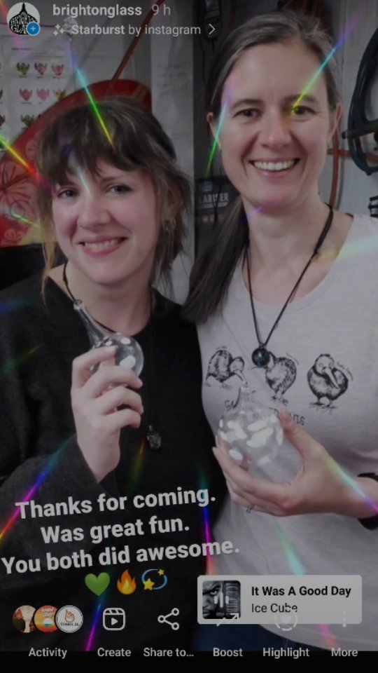 All clients spend 80% of the time on the torches and take home what you make. Glassblowing experiences & hot glass tasters. Go to my site to book your glassblowing experience 💚🔥 #brightonglass #glassblowing #lampworking #glassofig #glass #glassart Brighton glass #bestofglass #newmakers #thingstodoinbrighton #brightonglassblowing #glassblowingintheuk #ukglass