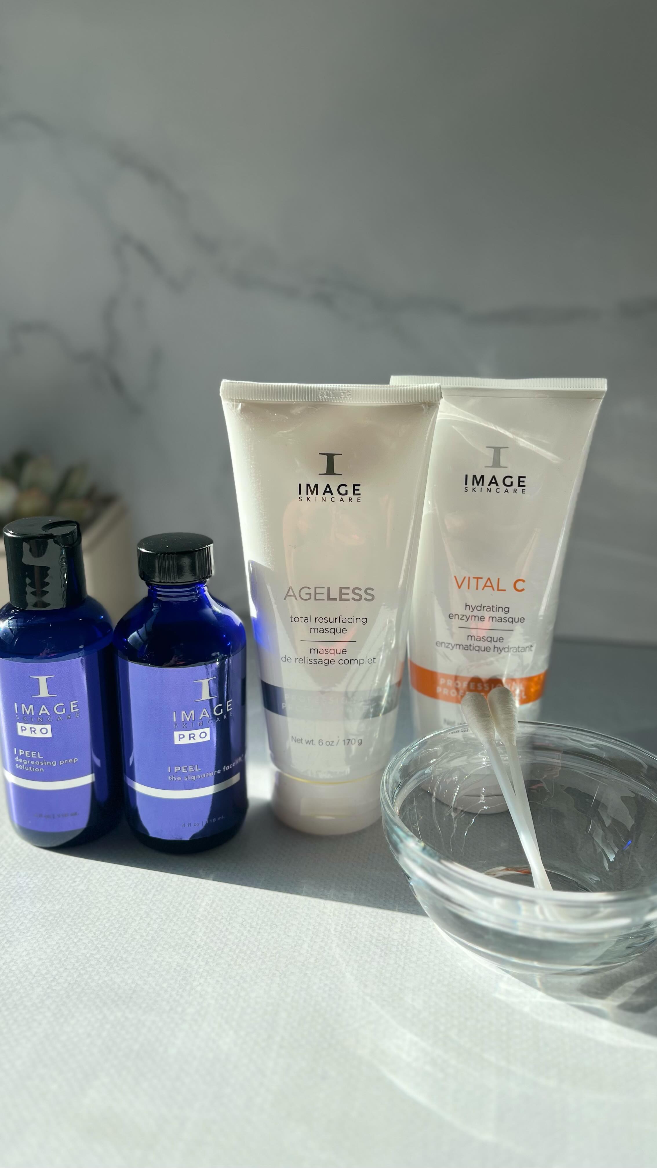 The benefits of a chemical peel without the downtime and the peeling? Sign me up! ✅
Our newest treatment, the 4-layer no peel “peel”, utilizes aloe vera, hyaluronic acid, Vitamin C and fruit enzymes to hydrate the skin while exfoliating.
This treatment is perfect for all skin types, it’s summer safe and is fully customized to meet your skin needs.
Leave the treatment room with brighter, hydrated and energized skin after just one session!🌟
Click the link in the bio to book your treatment now, our May calendar is open. Start your healthy skin journey with us today🫶🏾
#brooklynfacials #brooklyncustomizedfacials #brooklyn #brooklynesthetician #brooklynchemicalpeels #nycfacials
#healthyskingoals #blackestheticians