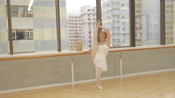 #AD 🕊️ FEELING FUELLED: Ballet Barre is home and Usana is a daily guest. The barre is the place I look forward to, on or off a dance contract. It’s a relationship that pushes me in maintaining my technique but also nurtures me in a routine. Usana joins me, helping me to continue to explore my passion while feeling healthy and feeling fuelled.
🕊️
Thank you @usanainc and @usanaathletes for sharing this bond. #usana #usanainc #usanaathletes #bond #health #happiness #strength #nurture #nutrients #fuelled #balletbarre #barre #dance #justdance #relationship #passion #ballet #pointyourtoes #stretch #plie #pirouette #thankyou #meetmeatthebarre