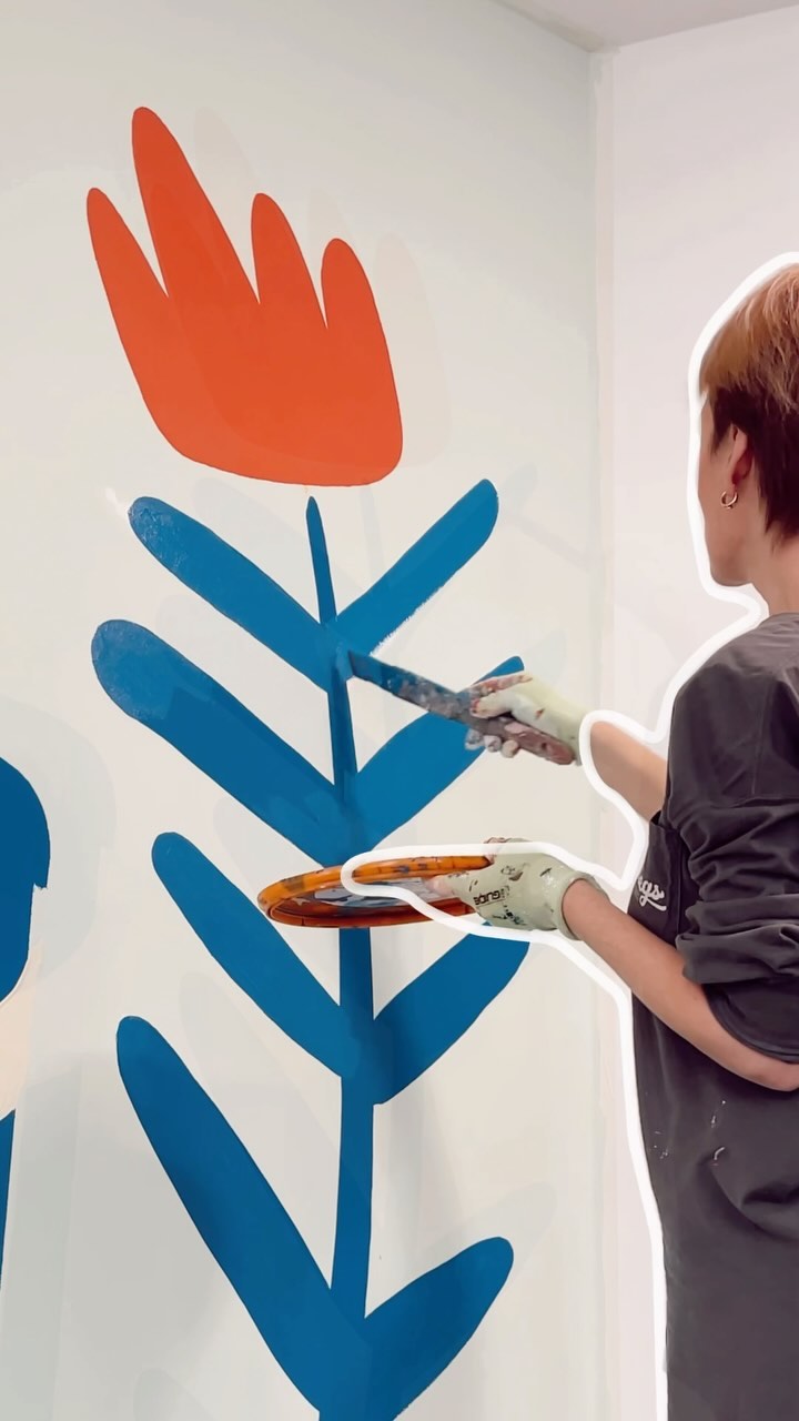 Assisting @landofjulia with her indoor mural project for the office of Workday in Berlin. I love painting on walls so much!
.
.
.
.
.
.
#muralpainting #muralartist #berlinmural #muralberlin #streetartberlín