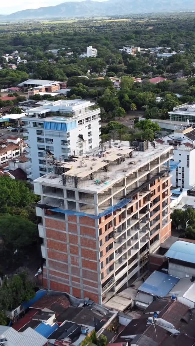 ¡Así avanza @parquemuseoneiva !
Estamos muy cerca de alcanzar el 100% de la estructura de este gran hito urbano en el corazón de Neiva.
Un proyecto que no solo transforma el urbanismo, sino también la forma de vivir en la ciudad.
✅Mampostería (sótano al piso 9): 70%
✅Pañete: 61%
✅Estuco: 40%
✅Armado de rampa entre pisos 2 y 3 en ejecución
¡ÚLTIMOS APARTAMENTOS!
Desde 51 hasta 247 m2
Contáctanos para mayor información
📲 (+57) 315 689 23 39
SALA DE NEGOCIOS
📍 Calle 21 A # 5-33 / Contiguo del Ed. Le Parc