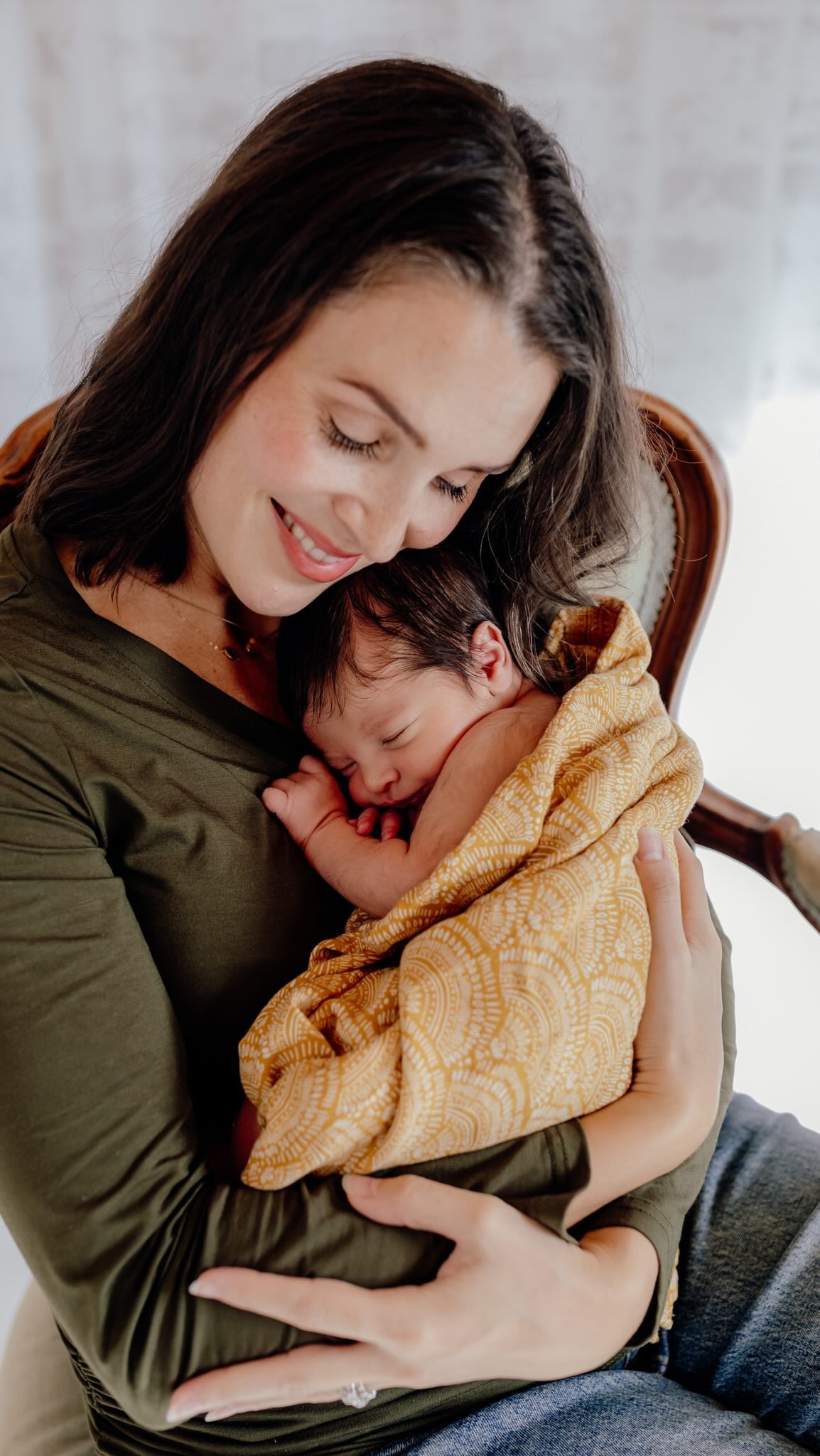 What you’ll have access to if you book a studio newborn session with me…
- several basket options to pick from
- many blankets and different textures to mix and match
- a variety of swaddles
- small selection of clothing and headbands
Planning a newborn session can get overwhelming, so I have a variety of props all ready to go for you to pick from so that’s one less thing for you to worry about. I carefully pick out swaddles that are soft and stretchy so that I can wrap baby up snuggly and I have many blankets to pick from so we can add some texture too.
Another great thing about a newborn session in the studio is that you don’t have to do any cleaning. 😉
#hattiesburgphotographer #mississippiphotographer #mississippinewbornphotographer #neworleansnewbornphotographer #newbornstudiophotography #hattiesburgmsphotographer