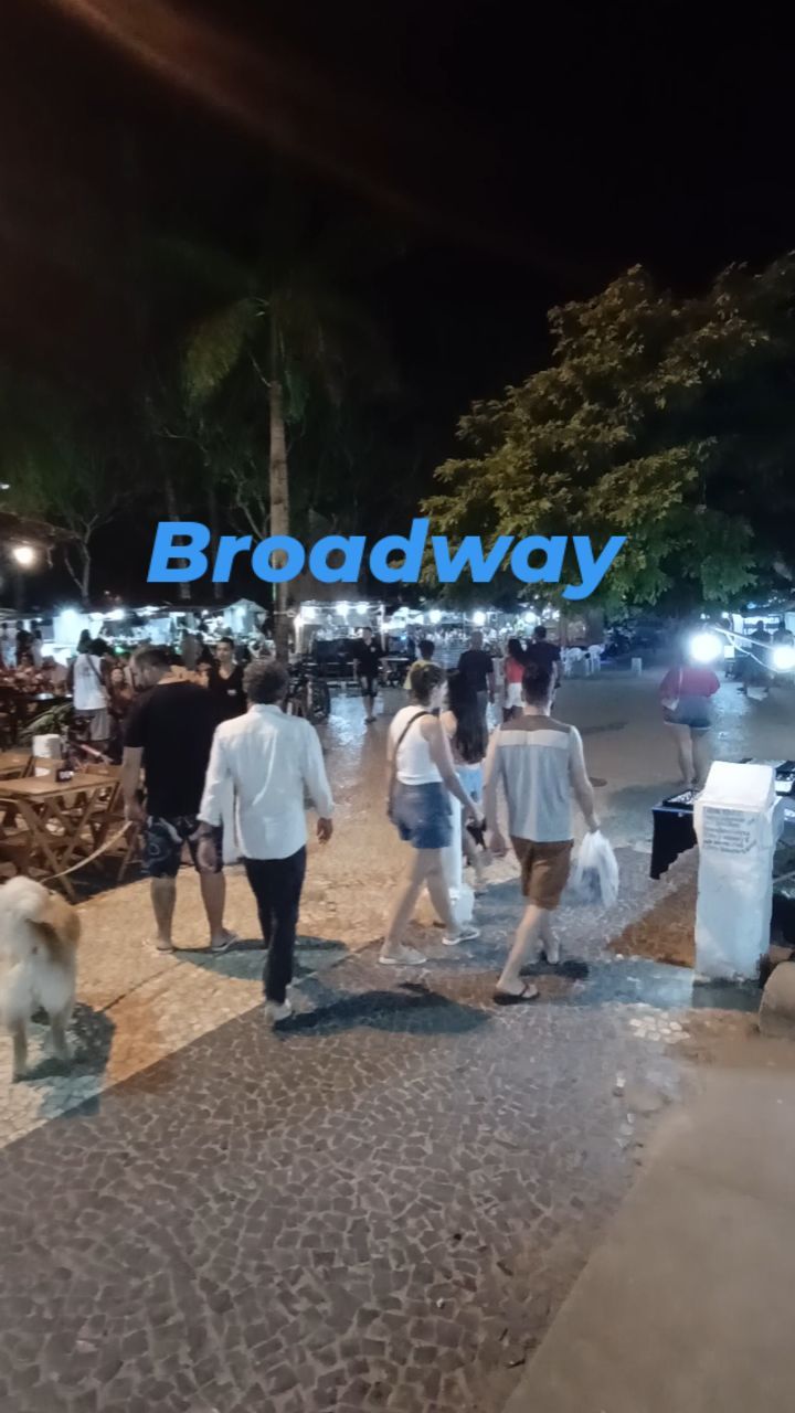 Uma das principais ruas de Arraial dAjuda.
Cheia de restaurantes, barzinhos e lojas. Vale apena conhecer 📸😍
#transferarraial
#transfersatu
#transferpraiadoespelho
#transfertrancoso
#transfercompartilhadocaraiva
#transfercaraiva