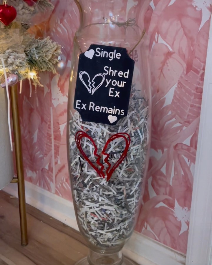 Shred your Ex is Baccckkk!
.
.
.
.
#eyelashextensions #lashextensions #goals #beauty #valentines #antivalentinesday #ex #eyelashes #haymarketva #gainesvilleva #dmvlashes #dclashes