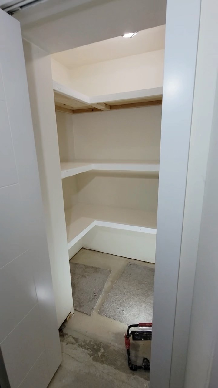 Part 2 of building shelves in this garage closet. 👌
#takingcareofbusiness #buildingthings #comstructioncompany #buildingshelves #garageshelves #renovationcompany #additiontohome #homebuilding #homerenovations #homeconstruction #homeimprovement