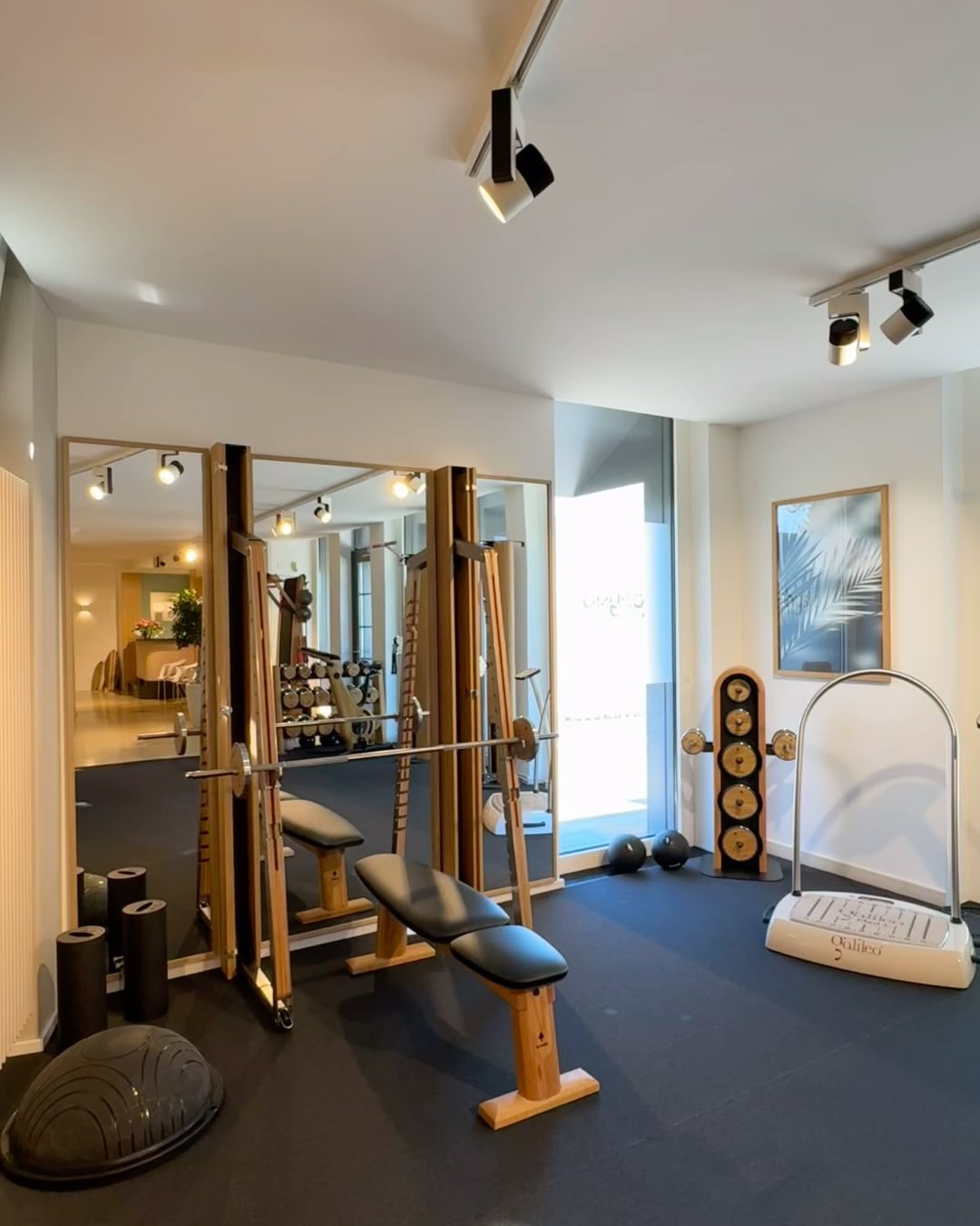 Wir haben unseren Trainingsbereich für euch optimiert 💪🏽🤩
Ein neues Highlight in unserem Repertoire ist das Langhantel-Rack von NOHRD 🏋️♀️
Um eure Muskeln beim Training noch mehr zum brennen 🔥 zu bringen!
#nohrd #physiopraxiszollikon #health #physiotherapie #physio #physiotherapy #gesundheit #sport #training #fitness #therapie #rehabilitation #physiotherapeut #physiolife #bewegung #moveyourbody #zollikon #zürich