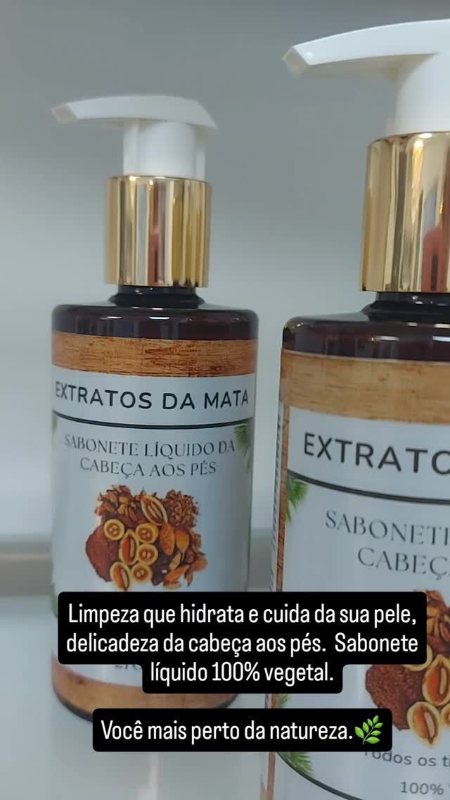 🥑🥥🌿O cuidado com a pele vai além da estética — é uma questão de saúde e bem-estar. Feitos com ingredientes vegetais e livres de substâncias químicas agressivas, como parabenos, sulfatos e corantes sintéticos, esses sabonetes oferecem uma série de benefícios para o corpo e para o meio ambiente.
👱♀️🍃Um dos principais pontos positivos dos sabonetes naturais é sua compatibilidade com a pele. Eles geralmente contêm óleos essenciais, extratos de plantas e manteigas vegetais que hidratam e nutrem sem causar irritações. Isso os torna ideais para pessoas com pele sensível, alergias ou condições como dermatite e psoríase. Além disso, como não removem a camada protetora natural da pele, ajudam a manter o equilíbrio do pH e a proteção contra agentes externos.
Contate-nos para mais informações 🤳
#extratosdamata