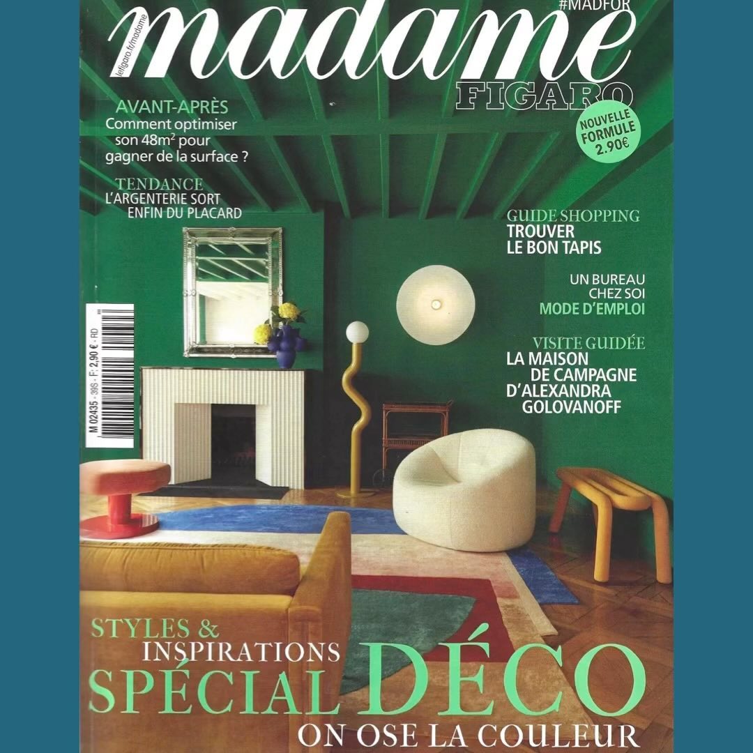 // MADAME FIGARO SPECIAL DECO // OCTOBRE
Douceur et rêve @madamefigarofr dans cet appartement d'un raffinement rare réhabilité par l'agence @gcgarchitectes dans des bleus, blancs et roses nacrés entre art déco et design contemporain.Elégante composition mise en scène dans le salon avec posé sur une table en forme de lotus que l'agence a dessiné, un vase crème Sienne et la sculpture LAM @homata_deco
#gcgarchitectes #gcg #homedecor #decor #architecture #home #interiordesign #interior #architect #style #designinspiration #vase #furniture #homedesign #contemporaryart #livingroom #salon #paris #france #agencerp #madamefigaro #design #decorstagram #interiordesign #savoirfaire #homedecor #tendancedeco #ceramics #sculpture #vkbpr
reportages stylisme @laurencedougier photos @nicolas4matheus