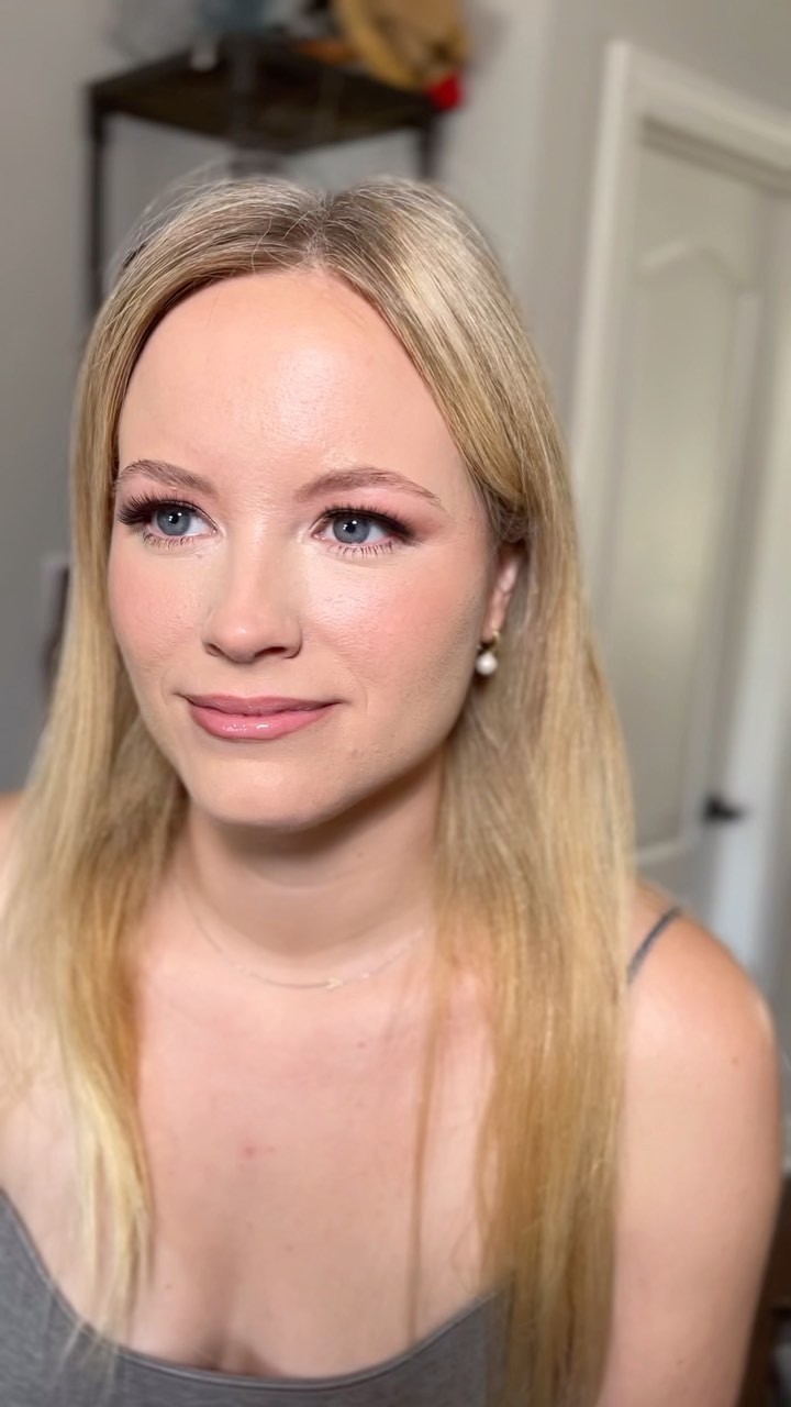 She requested 2 things: 🌸 Pink makeup and lashes that weren’t too long. ✅ & ✅ Whatever it may be, I got you!☺️ Colours can be intimidating initially, but it’s all in where you apply it 😉
Makeup by yours truly for @cbeaubeauty
💎www.beyoutifiedglam.com for booking inquiries 🔗in bio
◇◇◇◇◇◇◇
#makeupartist #mobilemakeupartist #hairstylist #crueltyfreebeauty #softglam #engagement #bridalinspo #mua #beauty #photoshoot #hairstyling #weddingmakeup #wedding #torontowedding #torontomakeupartist #bridesmaidmakeup #makeupreel #makeupoftheday #makeuplook #bridalmakeup #bridalmakeupartist #gtamakeupartist #etobicoke #mississaugamakeupartist #oakvillemakeupartist #durhammakeupartist
#torontobride #bridalhair