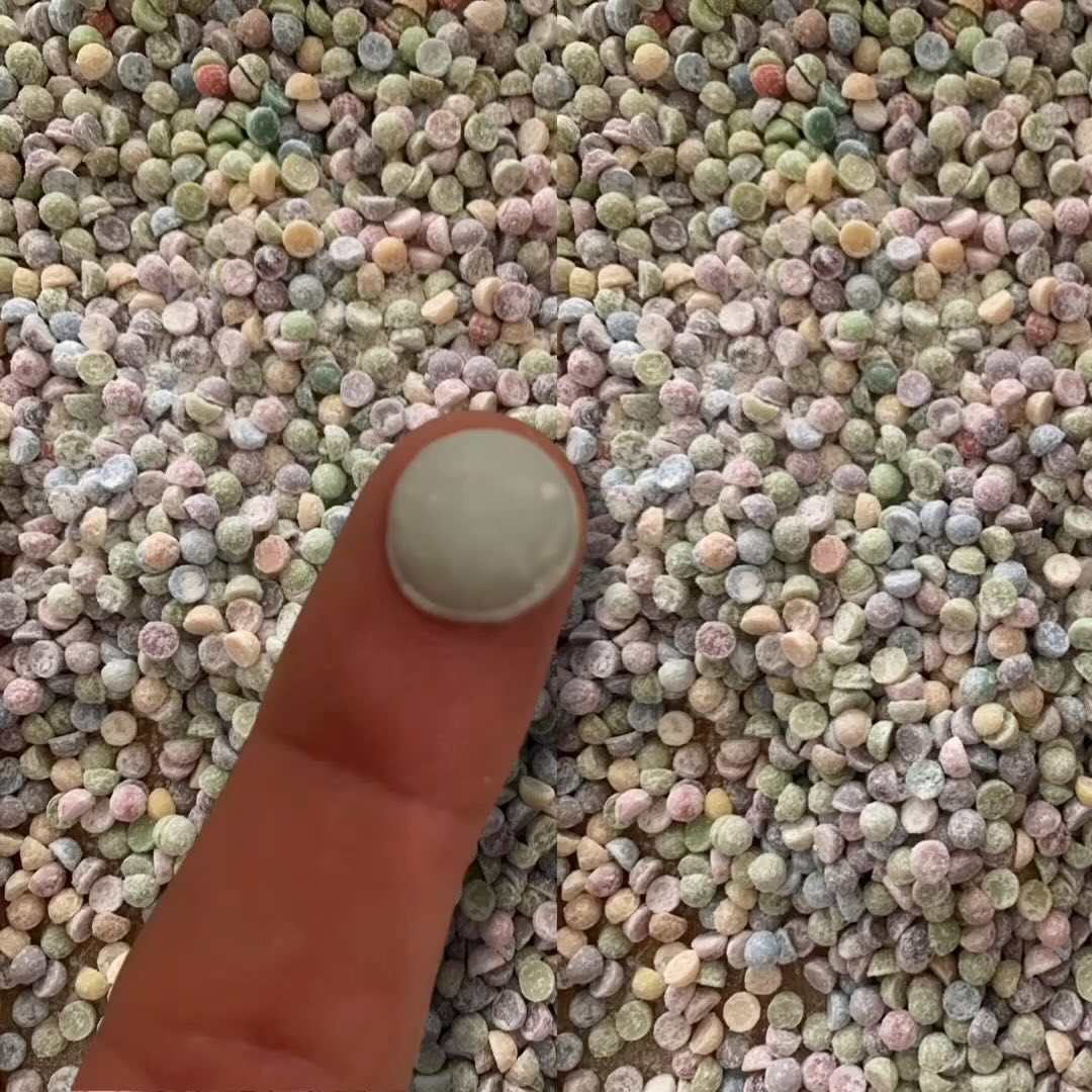 You know how many times people said to make Butter Bits smaller because It’s is too moisturizing?
🔴🔵🟢🟡🟣
If your hands 🙌🏻 aren’t as dry 🌵and damaged as mine were, then yeah, 1 Butter Bit may be too much, but that’s why your elbows are there… to rub the extra moisture on them when your hands have had enough.
But if your hands are in bad shape, hard cuticles and all, then Butter Bits are just what you need. 🙏🏼
They are so moisturizing that just 1 ☝️ will do the trick👻 and keep your hands soft and protected🧤 all day🌞 and night🌚long
#lotionbar #lotionbars #whippedbodylotion #lotionmurah #dryskincare #dryskinproblems #dryskinrelief #sensitivedryskin #senstivieskin #handcrafted #handcream #handcreams #veganskincare #plantbasedvegan #plantbasedskincare #plantbasednurse #plantbasedmeals #nurse #nurselife #nursesofinstagram #femaledoctors #womandoctor #moisturerecovery #moisturemiracle #momsofinstagram #momswholift #mommymakeover #handsthatmake #drycuticles #handcareproducts