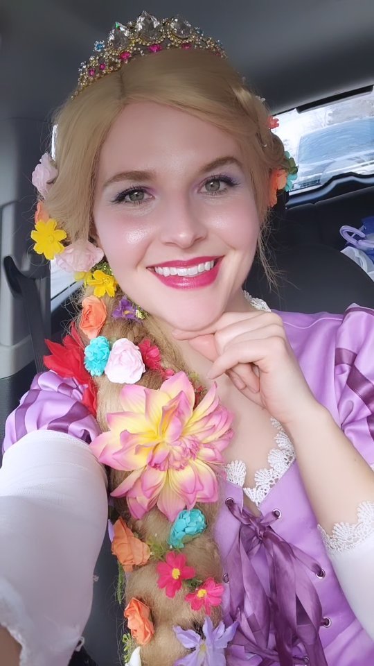 It's been a fun weekend of Royal visits and magical memories ✨️👑 ❄️