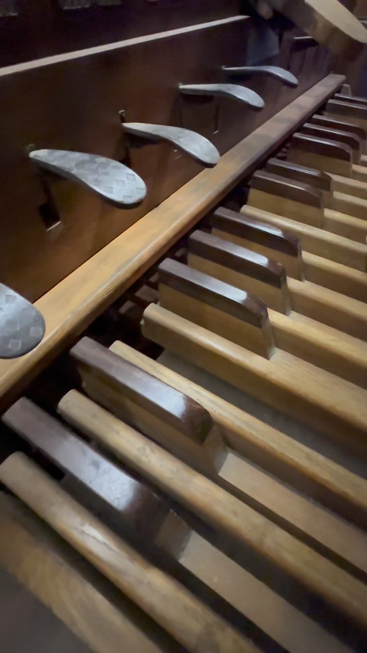 En 1860 on décide de remplacer l’orgue existant par un nouvel instrument dont la construction est confiée à Jean Baptiste Stoltz. Il le conçut dans un esprit pré-romantique, mais conserva le buffet de L’Epine. .
.
.
.
.
.
.
.
.
#orgue #organ #cathedral #cathedrale #departementdulot #cahors #villedecahors #musiqueclassique #paroisses #concert