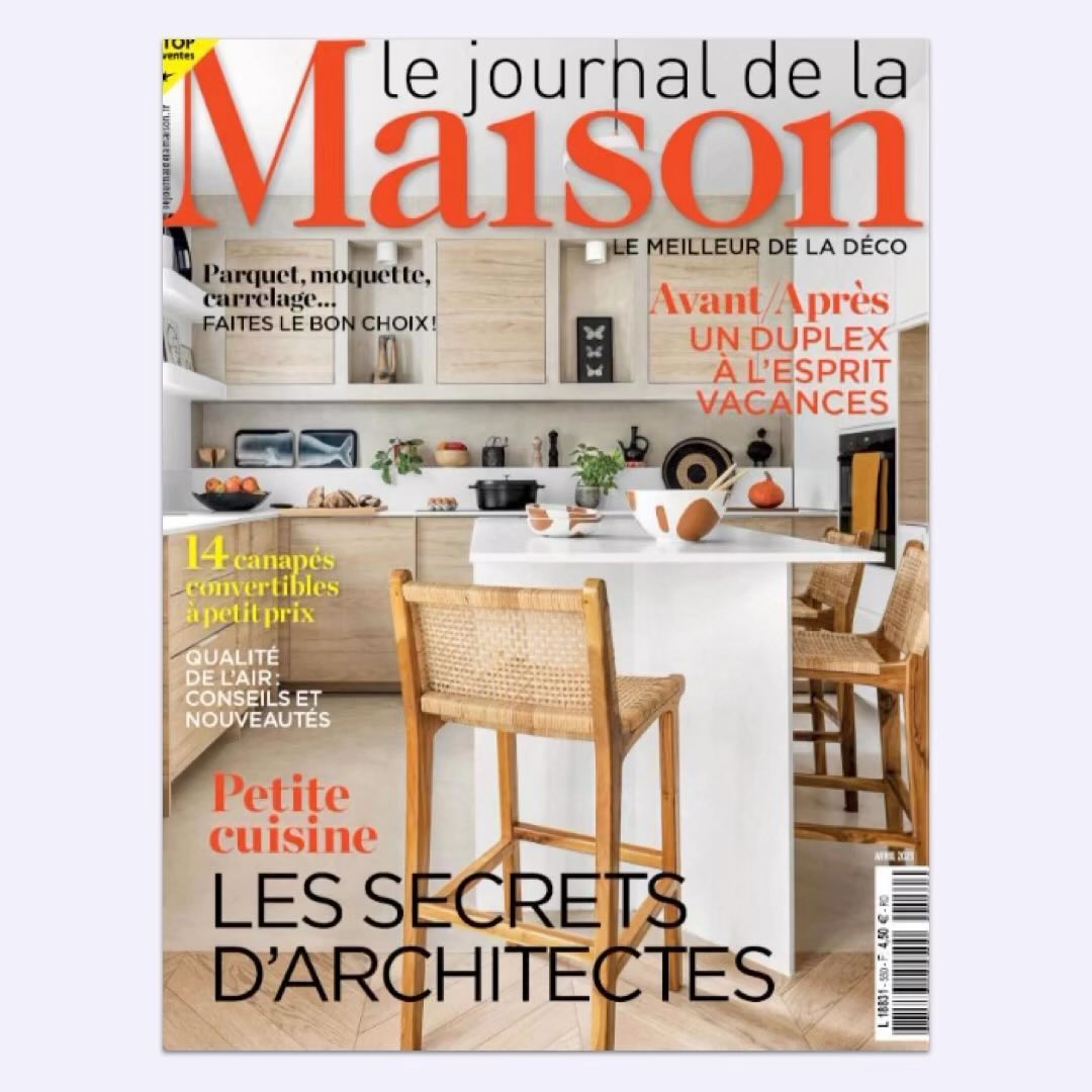« AVANT-APRES »
LE JOURNAL DE LA MAISON / AVRIL
Dans le numéro d’avril, un duplex parisien avec terrasse repensé comme une maison de vacances jouant sur des matières et des couleurs naturelles. Une rénovation teintée de douceur et d’élégance signée Élodie Cottin.
Pour donner un air estival qui invite au voyage, une belle sélection d’objets de décoration et de textiles dans les teintes réconfortantes et harmonieuses des créations de Betty Scotté pour Homata.
Merci @lejournaldelamaison
@studio_elodie_cottin
@elodie_declerck
@christinehebras Stylisme
@frenchie.cristogatin Photos
@homata_deco
#artdelatable
#artisanat
#assiette
#ceramics
#ceramiques
#coussin
#creation
#cuisine
#decoration
#decorstagram
#design
#designer
#presse
#agencerp
#faitmain
#handcraft
#homata
#homedecor
#interiordesign
#mug
#poterie
#savoirfaire
#textile
#vase
#vkbpr