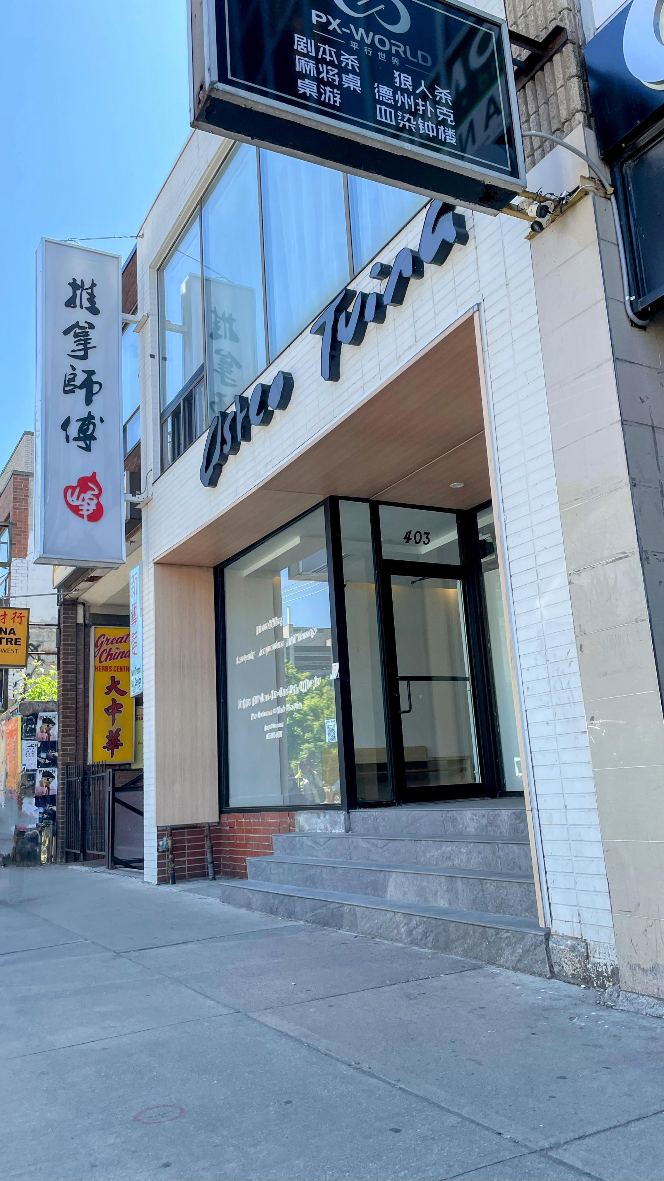 🥟 Last week @peter_leahy and I had one of our monthly “date days” which included massages and a dumpling date at @osteotuina_dt and @rosewoodcuisine Where are your fav dumpling spots in @torontochinatown? Drop them below so we can explore during our next date!
⚕️And this week is my weekly acupuncture tune-up to help keep me going.
❤️ If you’ve been thinking of giving acupuncture or Tuina massage a try, and want to visit Osteo Tuina they are offering new clients $20 off their first visit and you’ll want to take advantage of it! As someone who has been getting massages since a teenager, to me, Tuina Massage has been the most beneficial from a healing perspective! To take advantage of this offer, when booking, use the code “EMILY20OFF”.
🤔 Curious to try Tuina massage or acupuncture but not sure or have questions? Send me a DM or let me know if you want to go on a massage and dumpling date with me!
🔗 You can read more about the benefits of acupuncture in my blog; head to the link in my bio.
.
.
.
#RMTMassage #Osteopathy #Acupuncture #TuinaMassage #ZenTuinaMassage #HotStoneMassage #moxibustion #Guasha #Cupping #massage #wellness #toronto #chinatown #slowpaced #slowpacedliving #Chinesemedicine #osteo #osteotuina #massagetherapy #therapy #balance #relief #treatment #the6ix #torontolife #relax #relaxation #massagetherapist