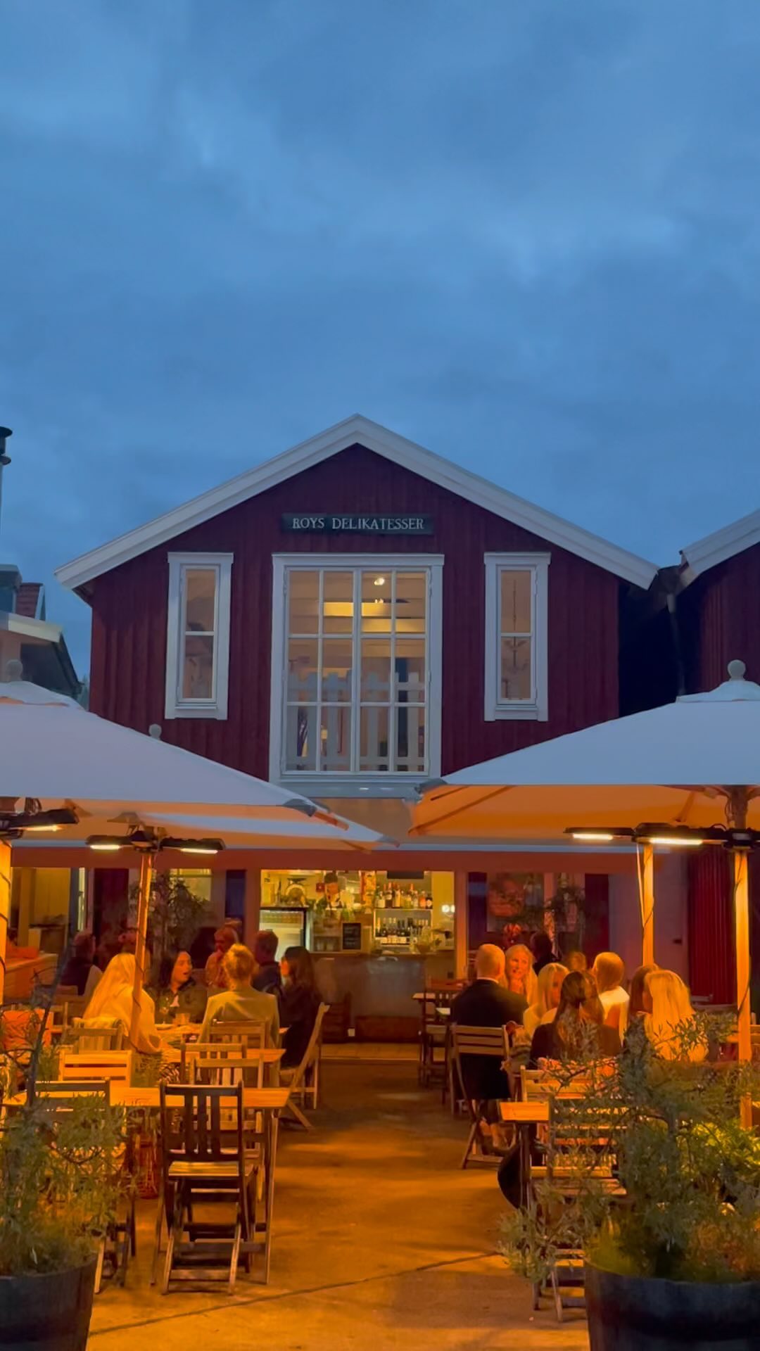 Roys håller öppen augusti ut! Lunch och middag🍤🍔