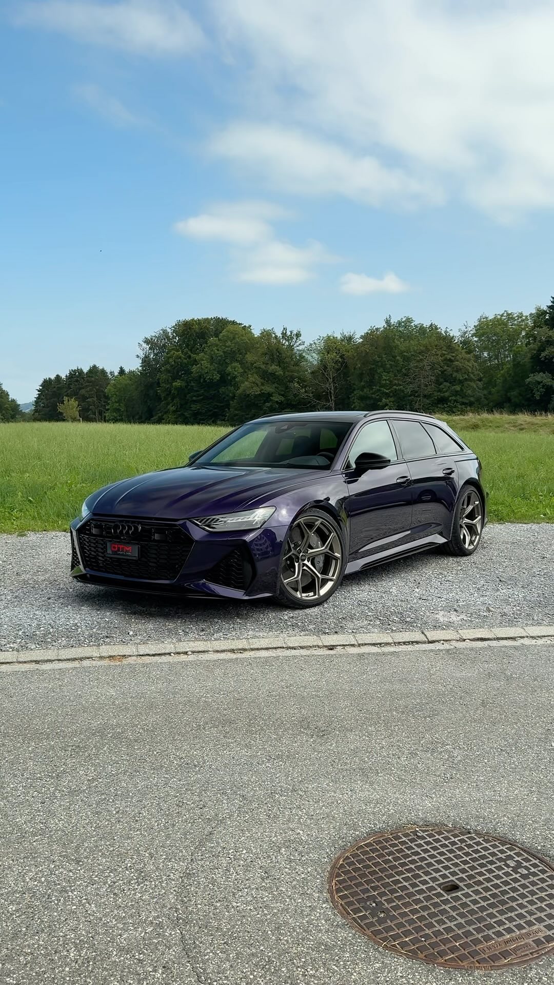 RS6 Performance in the color velvet violet pearl effect and ceramic brakes.
#Audi #RS6 #RS6Performance #supercars #cars #switzerland #zurich
