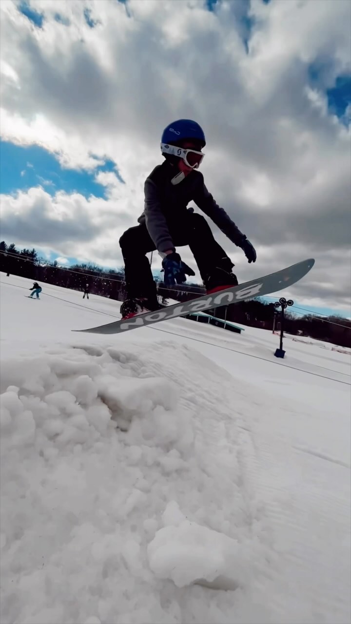Spotlight on a student fav. We can’t wait to get on the hill 🏂
#ventureactionsports #actionsports #snowboarding #snowseason #shred