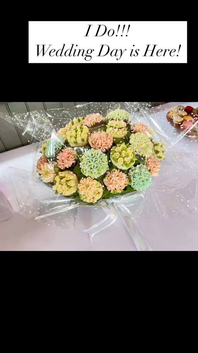 Perfect day for a Wedding!! So happy I could be a part of this sweet couple’s special day!🧁🌷🧁👰🤵#pastrychef #moreheadcitybaker #lecordonbleuparis #cupcakes #cupcakesofinstagram #moreheadcity #weddingday