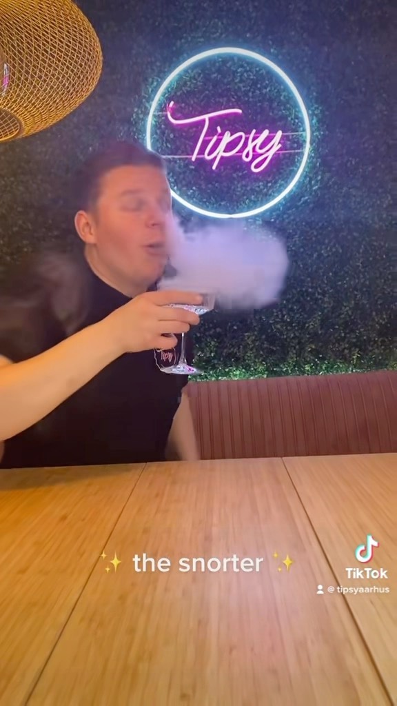 Which type of customer are you? 🙈 #bubbledrinks #aarhus #tipsyaarhus