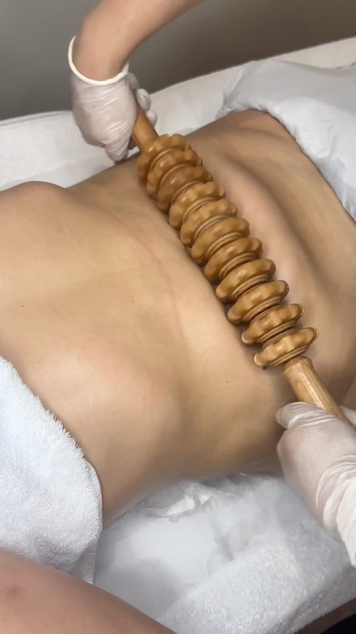 Sculpt your body naturally with fat-breaking wood therapy—where tradition meets transformation.
Wood therapy body sculpting is a non-invasive massage technique that utilises specially designed wooden tools to contour and shape the body.
Originating from traditional practices, this therapy aims to break down localized fat, reduce cellulite, and promote lymphatic drainage.
The wooden instruments, such as rolling pins, cups, and boards, are used to apply pressure to the skin, stimulating blood flow and encouraging the elimination of toxins. This natural method helps improve skin texture and tone while supporting overall body contouring goals.
#woodtherapy #body #bodytransformation #sculpting