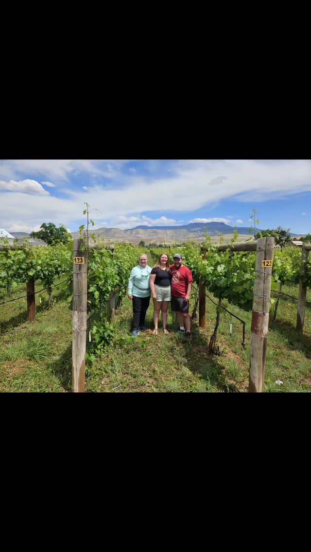 ā¤ļø This super fun family loved their day of wine tasting at some of the family-owned wineries in #palisadecolorado š· š„ š· ā¤ļø
#gvgrapesandgrains #drinklocal #coloradowinecountry #winetasting #familyfun