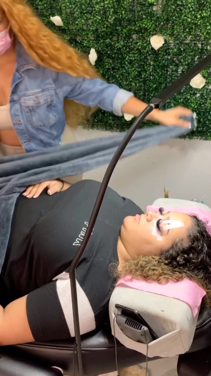 On my momma the lashes ATE 😍😂🫶🏽 #lashes #lashextensions #bradentonlashes #sarasotalashes #tampalashes #travellashtech #lashartist #lipfiller #tampalipfiller #bradentonlipfillers #hyaluronpen #hyaluronpentampa #beautytips #makeuptutorial #volumelashes #russianvolume #whispylashes #individuallashes