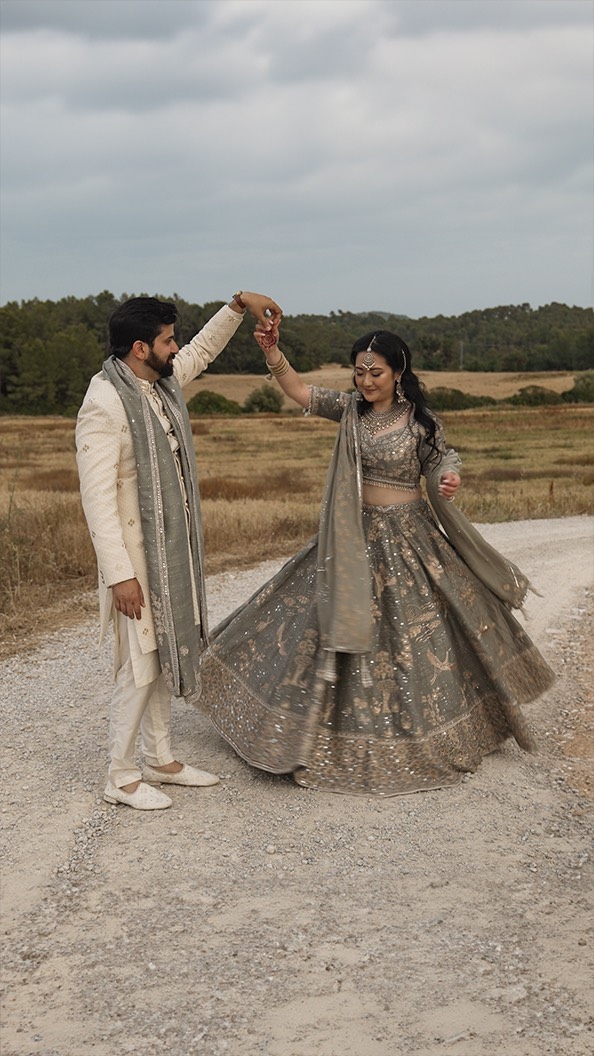 Penney and Nish- From New York to Mallorca.
Their wedding weekend was an enchanting fusion of customs and traditions honoring her Chinese and his Indian roots.
The true magic of the celebration was witnessing two families coming together, people celebrating diversity, love and the beauty of a united world.
Of course we have to highlight the spectacular showcase of dance moves. Even people who consider themselves “out of practice” surprised everyone with their hidden talent.
@penneysoon @meesternish you are amazing, so fun and so generous, we enjoyed so much filming and editing your love story.
Thank you to everyone who worked hard to make their dream wedding possible:
Organizer @mc.eventplanner
Venue @lasbarracascountrylodge
Food @airecateringmallorca
Make up @allisonmakeupstyle
Photo @miguel_arranz_photography
Deco @mievento_deco