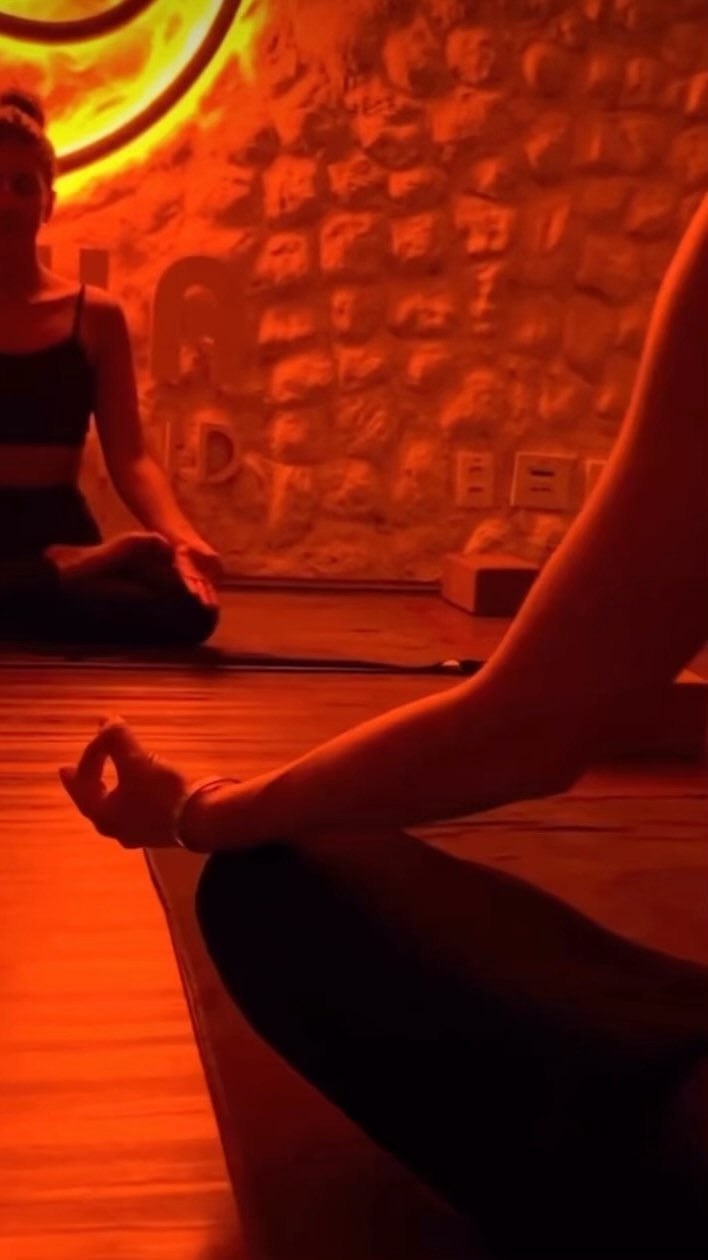 ***VAGAS ESGOTADAS Venha participar de uma aula especial neste sábado 06/04 11h no Vidya Hot Yoga Cabral com sorteio de mat Yogi Buda! Inscreva-se pelo botão do WhatsApp #yogacuritiba