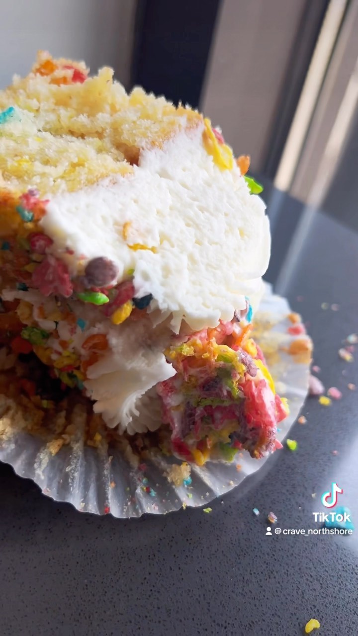 We went full bam bam mode on our gluten free fruity pebble cupcake! 🌈
•
•
•
#fruitypebbles #glutenfree #glutenfreeboston #glutenfreebaking #bostonma #bostonfoodies #bostonfoodieguide #bostonfoodie #salemma #salemmass #salemmassachusetts #endicottcollege #salemstateuniversity #bostoncoffeeshop #foodporn