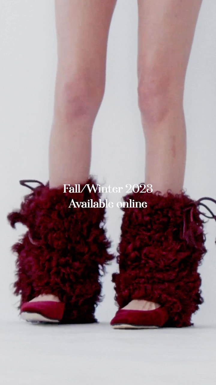 Aw 23 is now online !
Photo: @martinkeenan
Styling: @martiarcucci
Hair & Make up: @virginiavera.dev
Photo assistant: @al.bertfg
Video : @tawfick